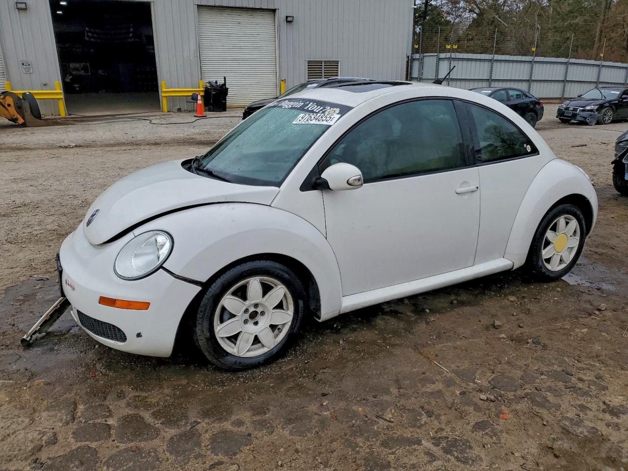 2010 Volkswagen New Beetle White vin: 3VWRG3AG2AM022822