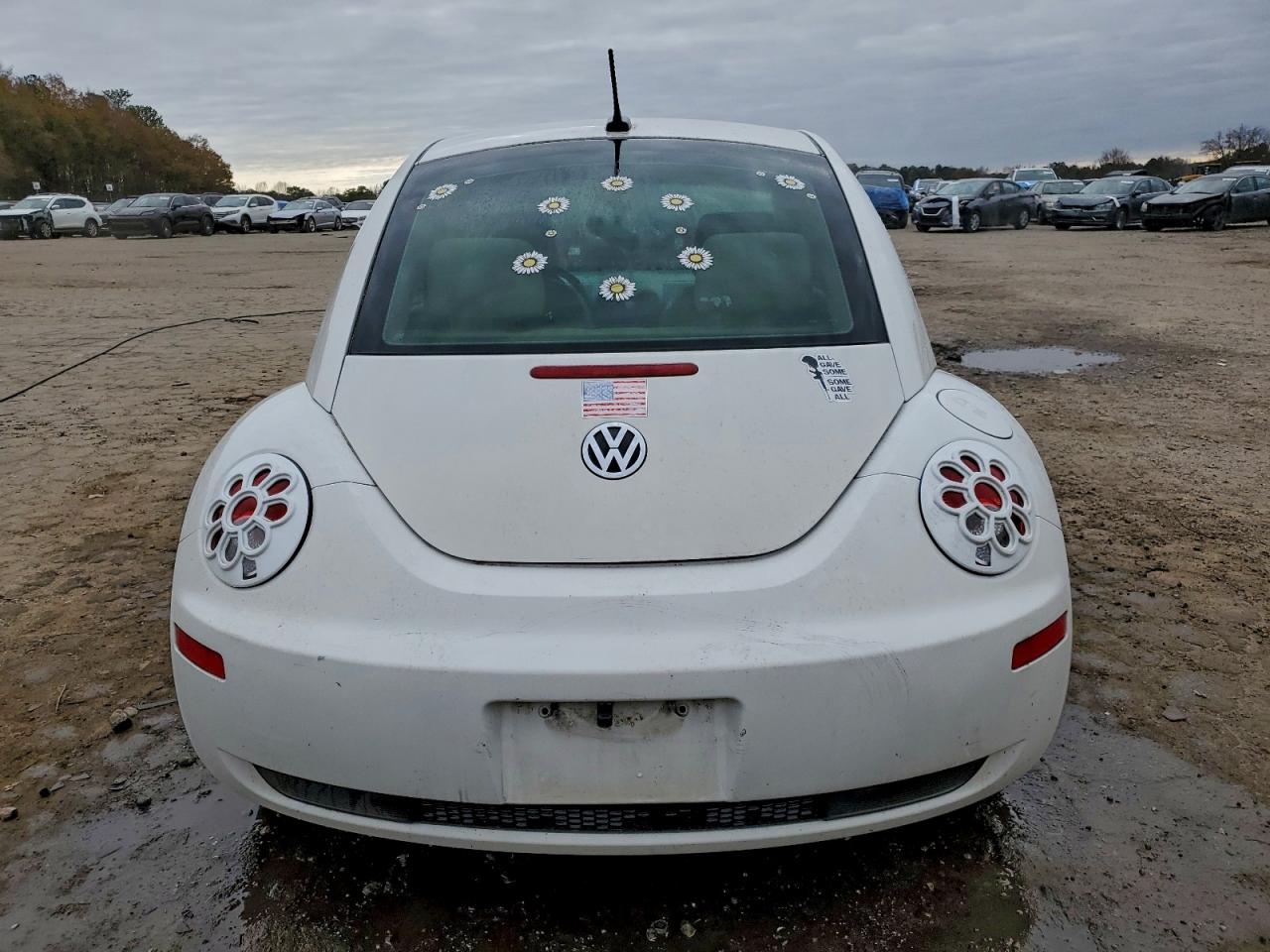 2010 Volkswagen New Beetle White vin: 3VWRG3AG2AM022822