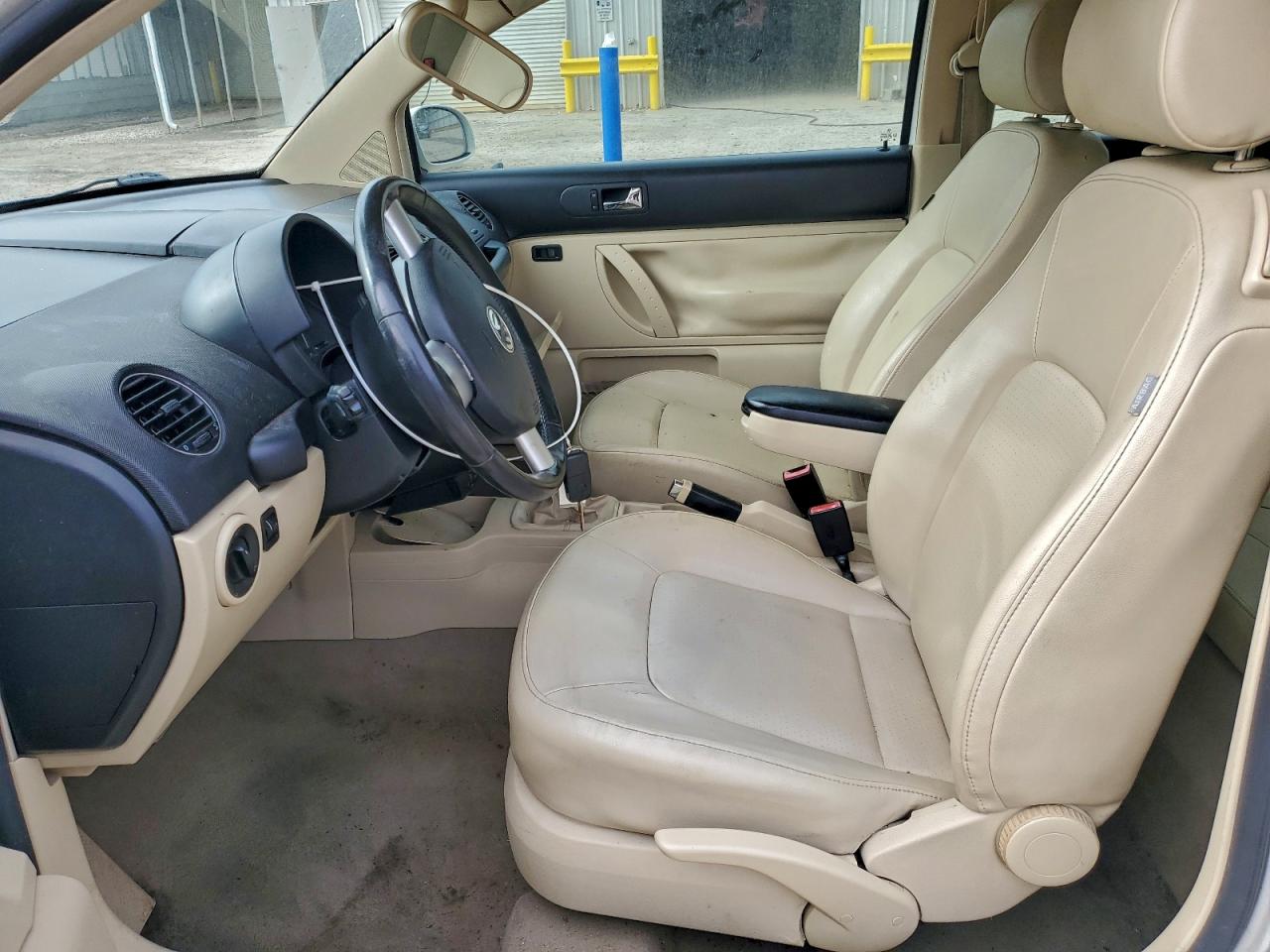 2010 Volkswagen New Beetle White vin: 3VWRG3AG2AM022822