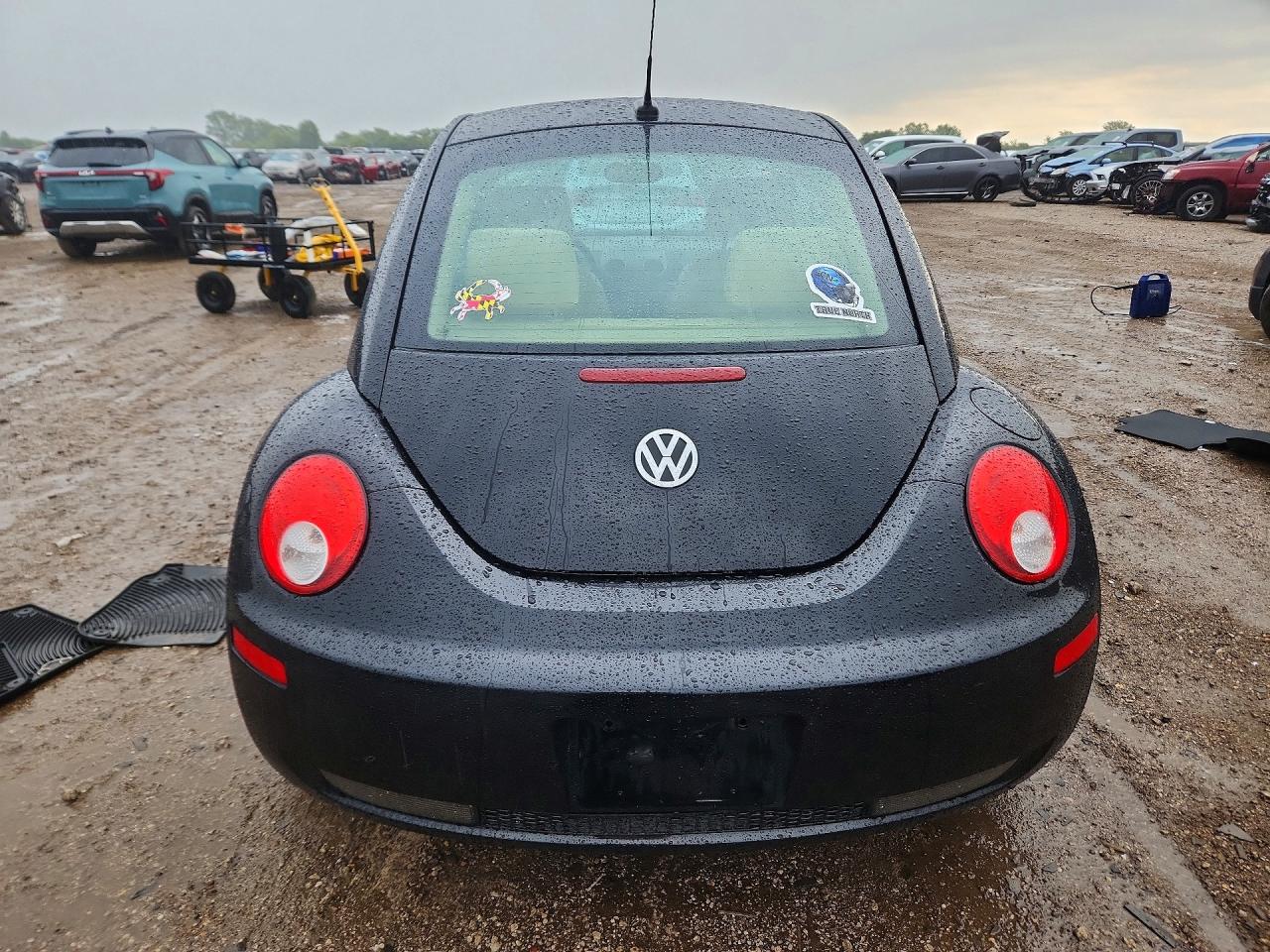 2010 Volkswagen New Beetle Черный vin: 3VWRG3AG5AM033670