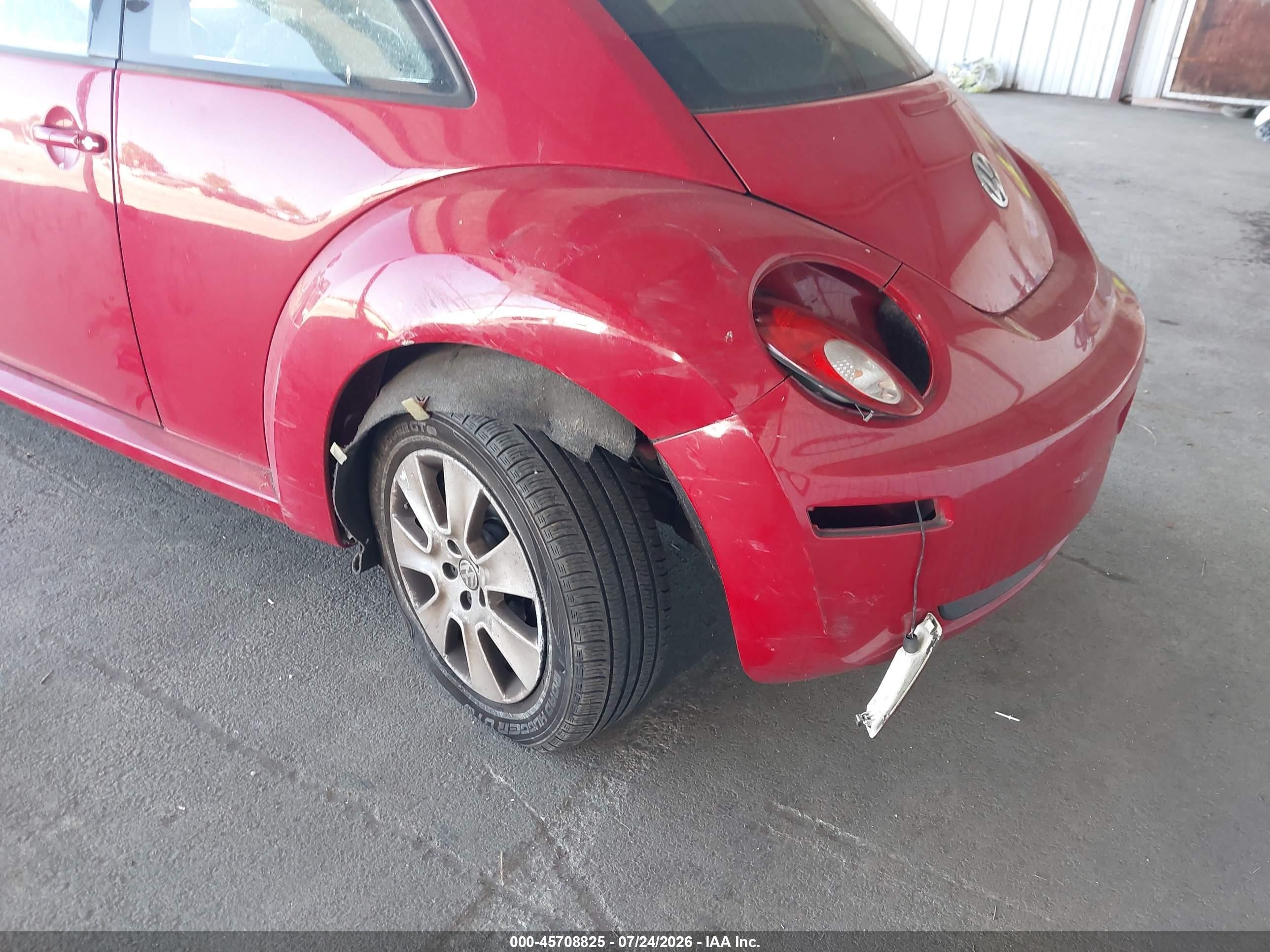 2010 Volkswagen New Beetle 2.5l Red vin: 3VWRG3AG8AM022985