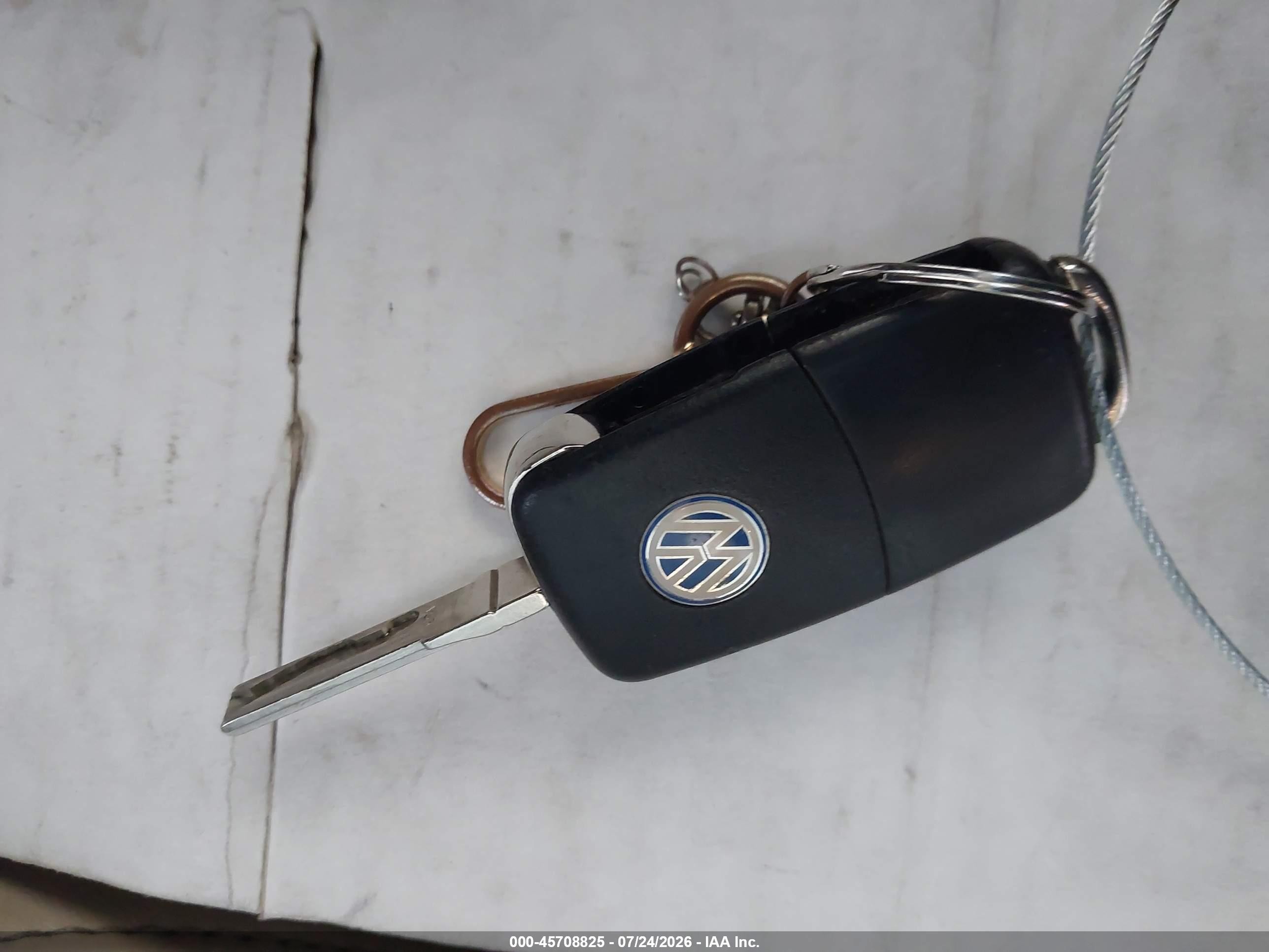 2010 Volkswagen New Beetle 2.5l Red vin: 3VWRG3AG8AM022985