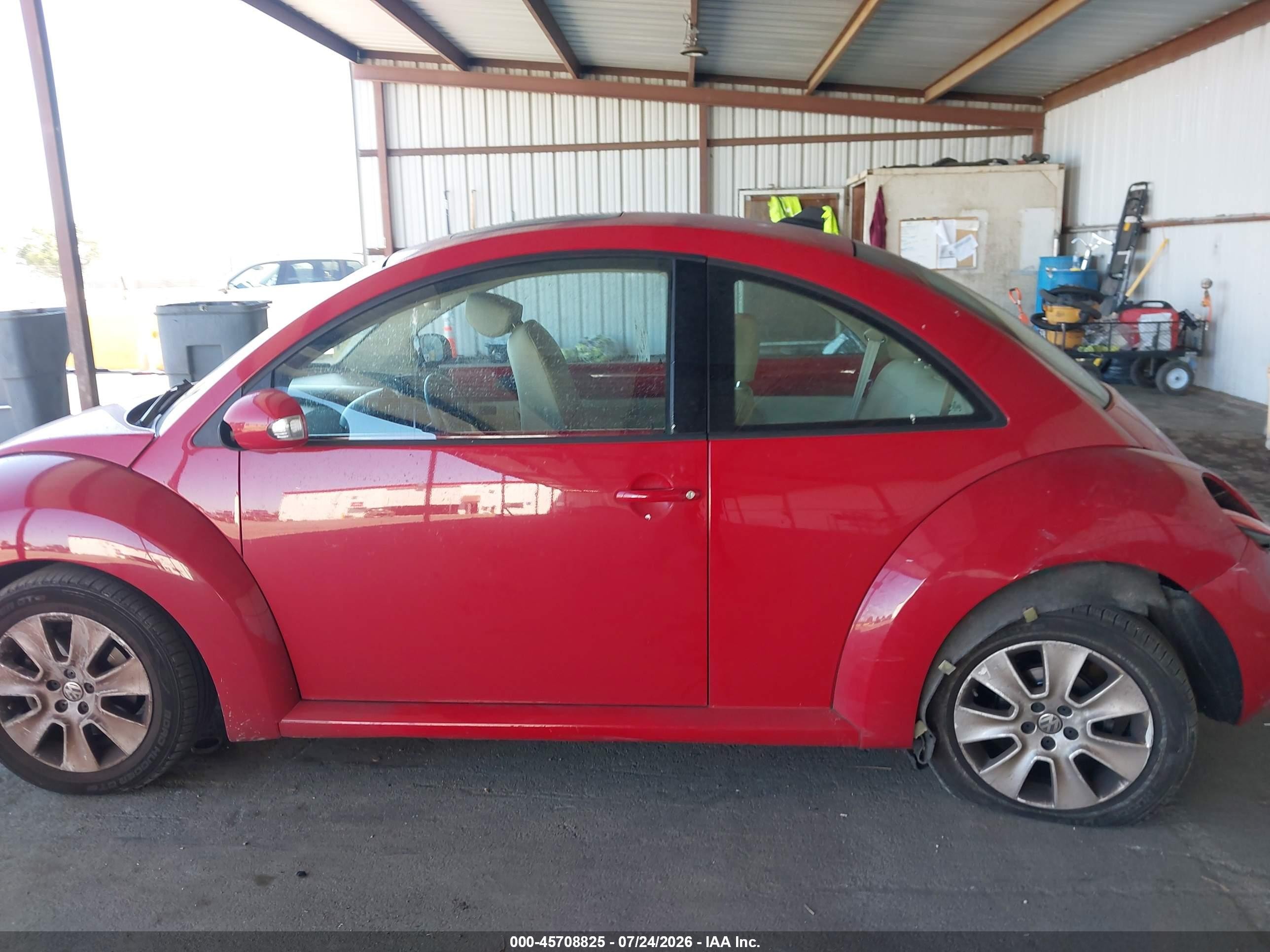 2010 Volkswagen New Beetle 2.5l Red vin: 3VWRG3AG8AM022985