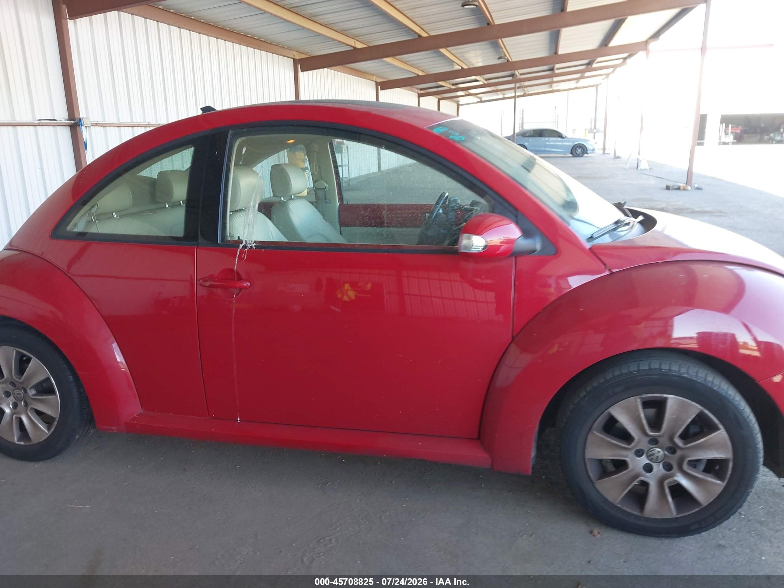 2010 Volkswagen New Beetle 2.5l Red vin: 3VWRG3AG8AM022985