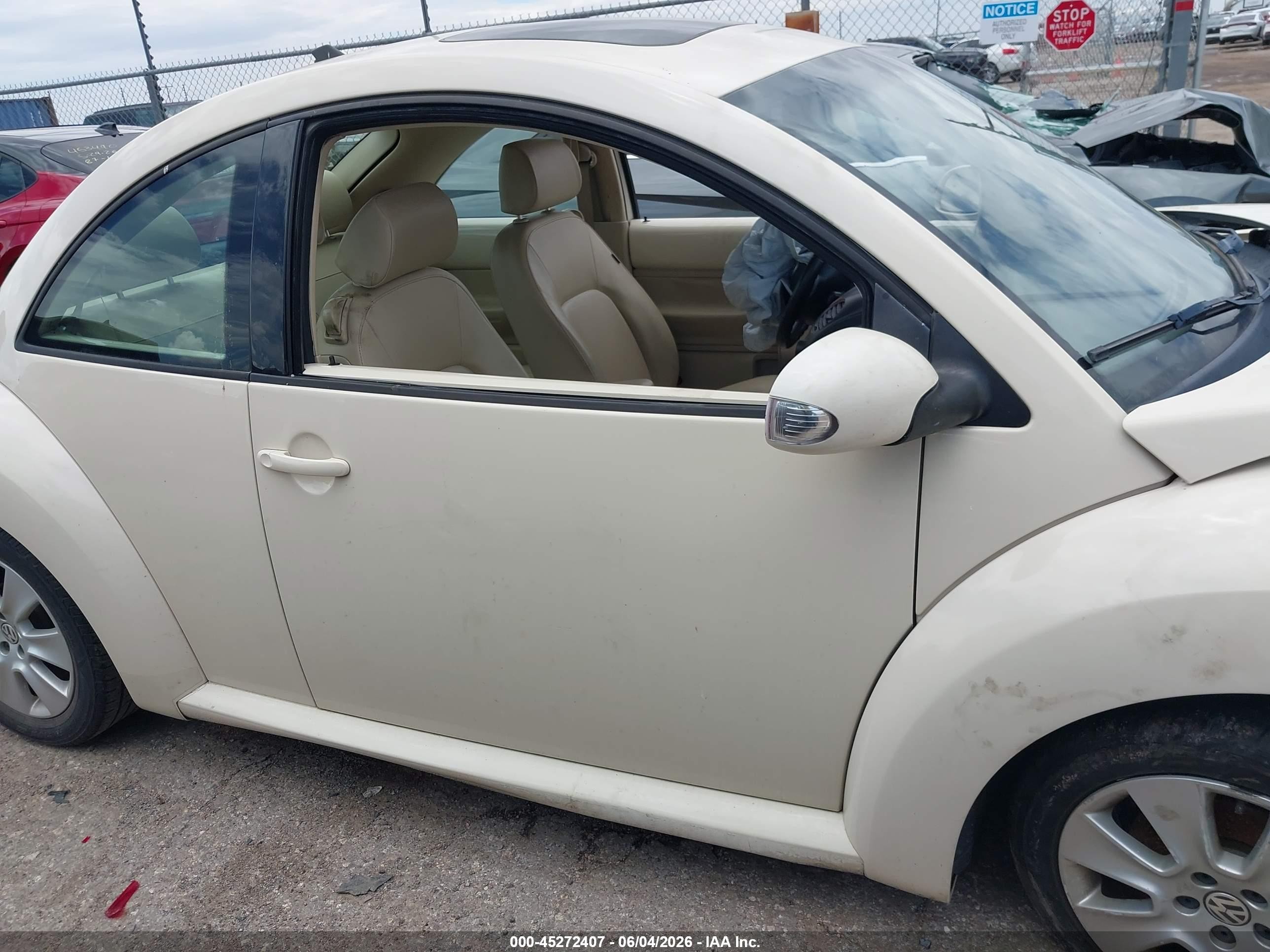 2010 Volkswagen New Beetle 2.5l Cream vin: 3VWRG3AG9AM034174