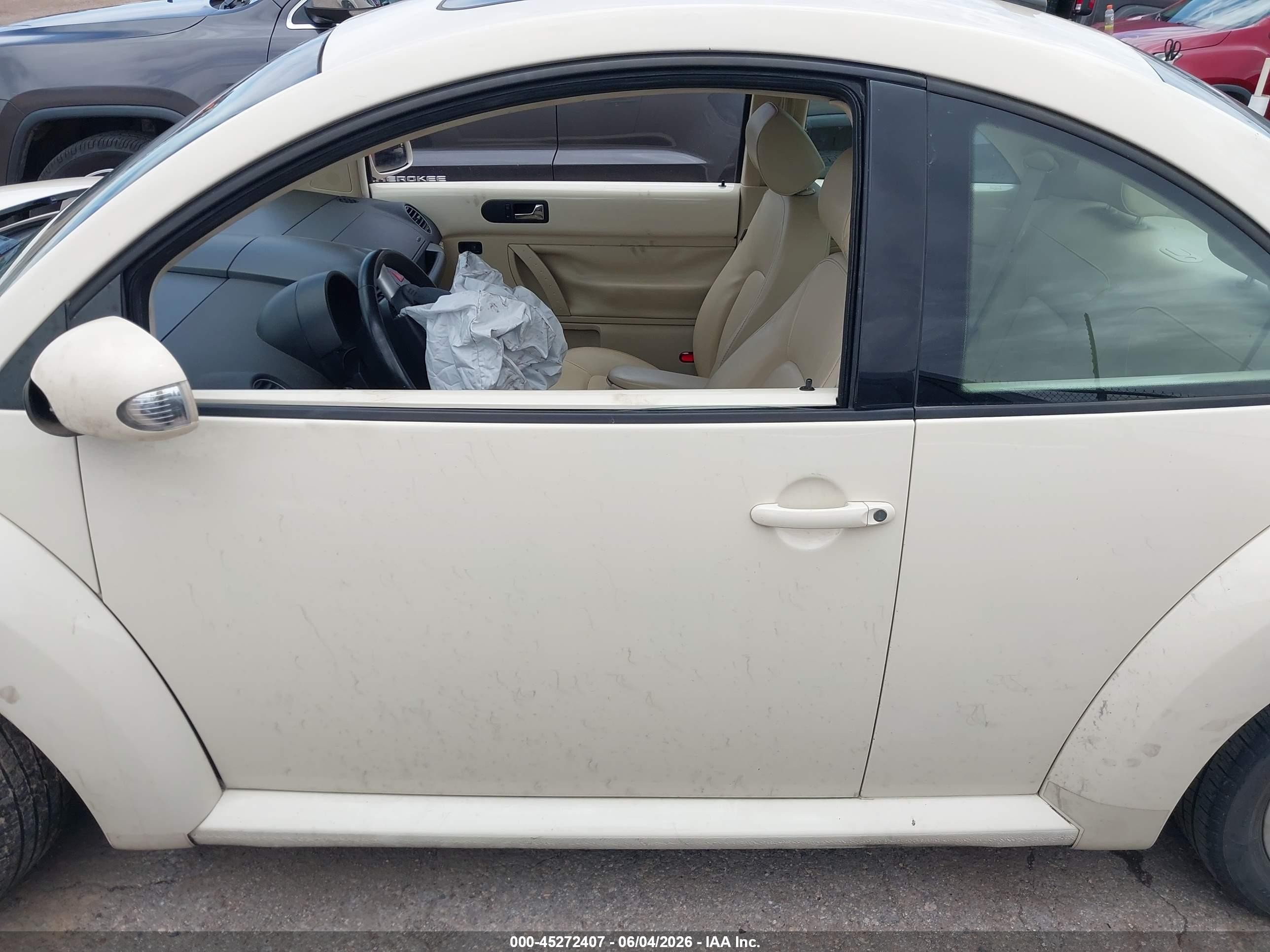 2010 Volkswagen New Beetle 2.5l Cream vin: 3VWRG3AG9AM034174