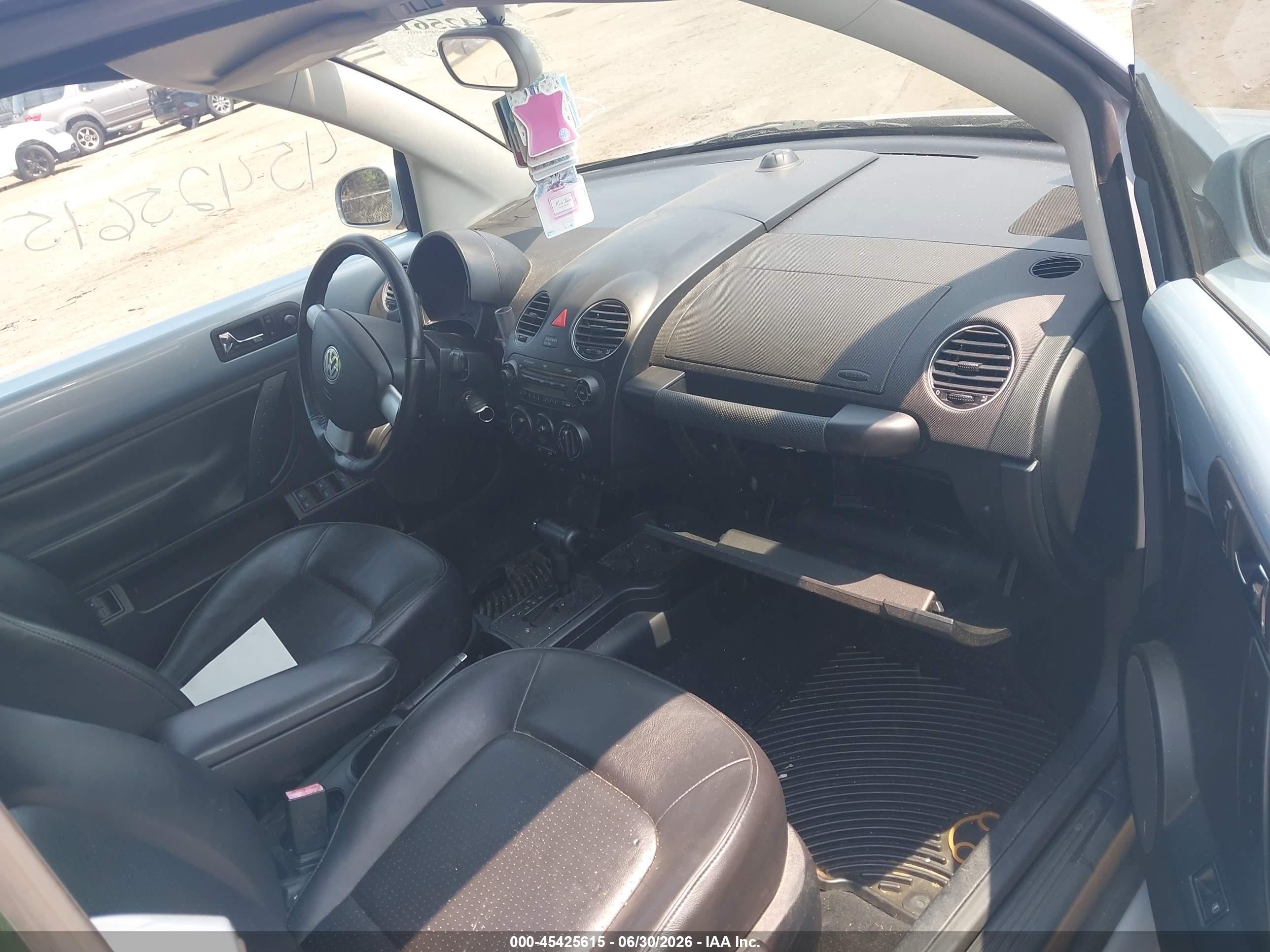 2010 Volkswagen New Beetle 2.5l Light Blue vin: 3VWRG3AL3AM002978
