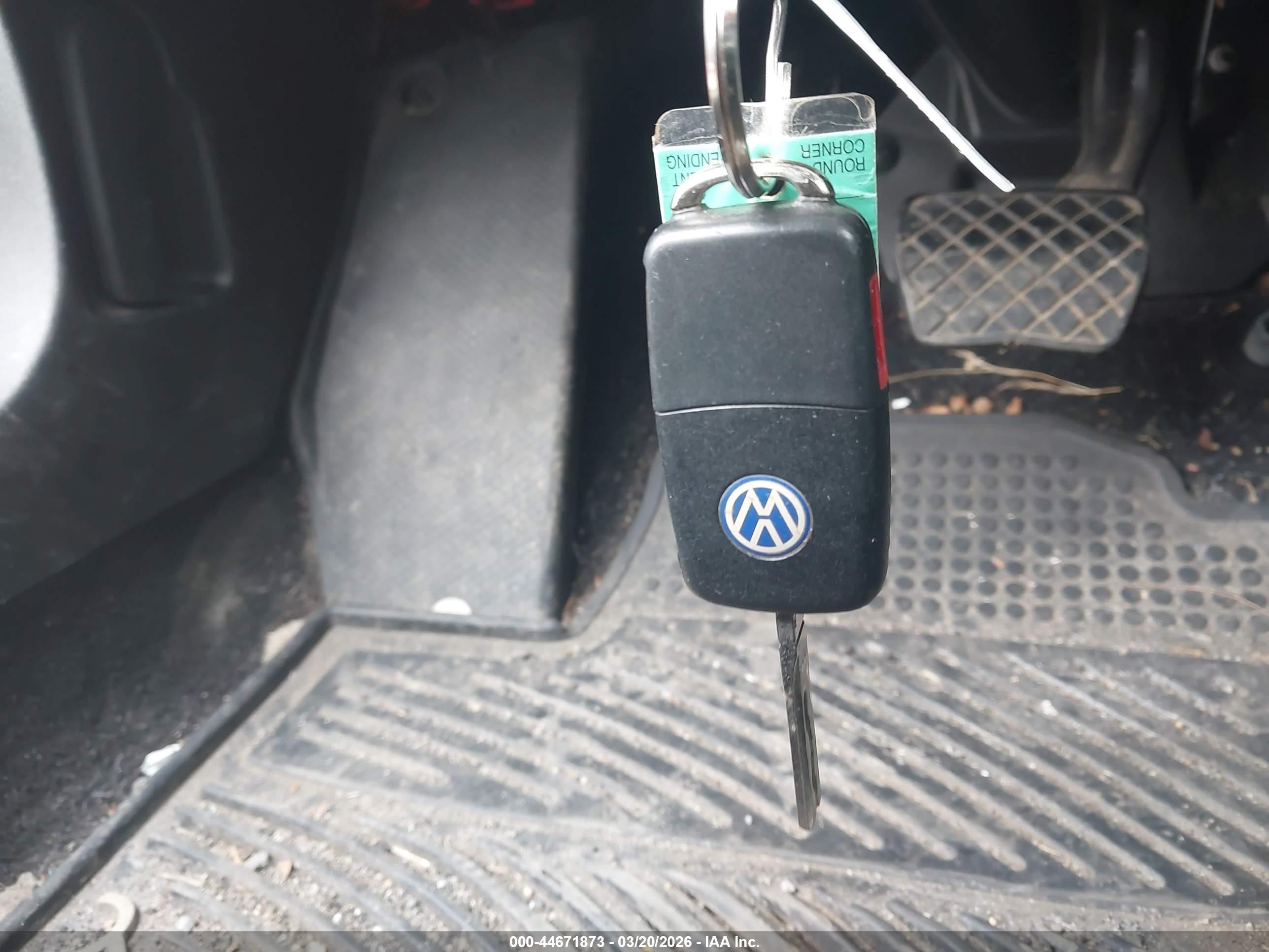 2010 Volkswagen New Beetle 2.5l Красный vin: 3VWRG3AL8AM010364
