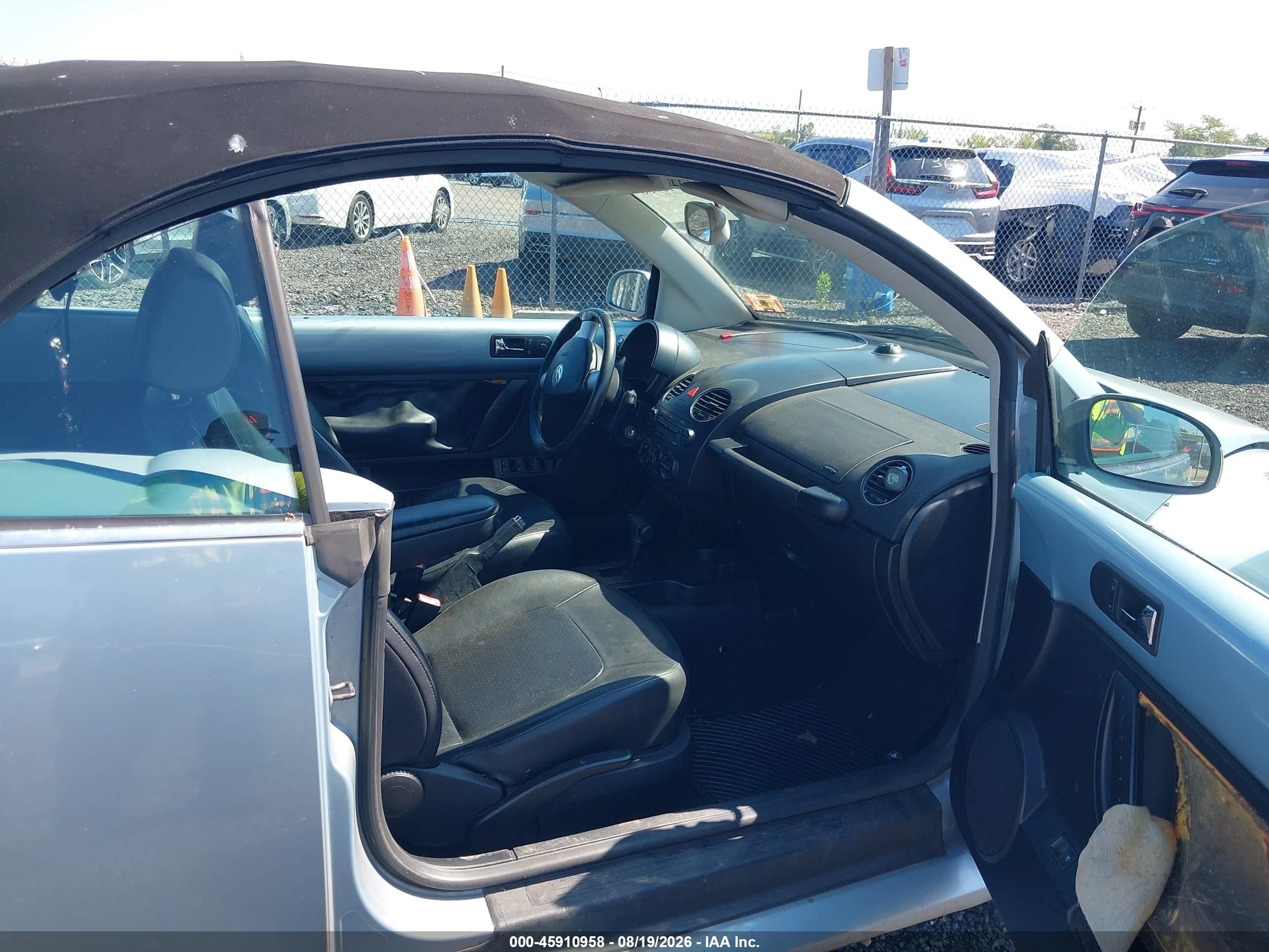 2010 Volkswagen New Beetle 2.5l Silver vin: 3VWRG3AL9AM010115