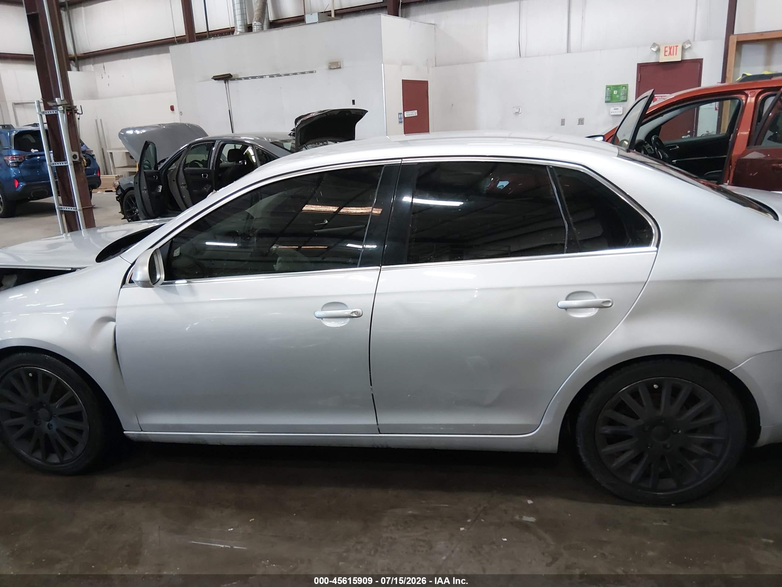 2006 Volkswagen Jetta 2.5 Серебряный vin: 3VWRG71K16M744933