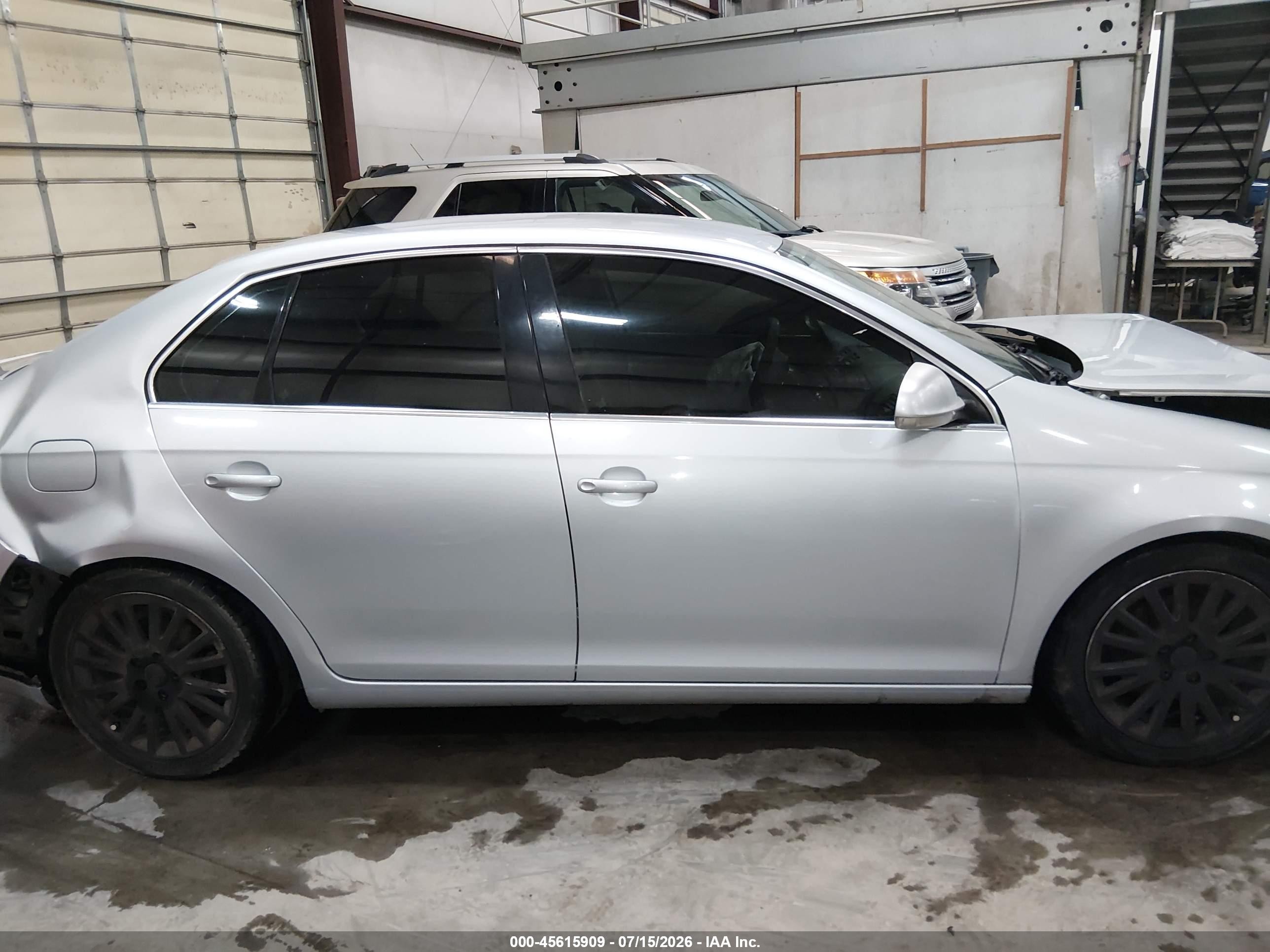 2006 Volkswagen Jetta 2.5 Серебряный vin: 3VWRG71K16M744933