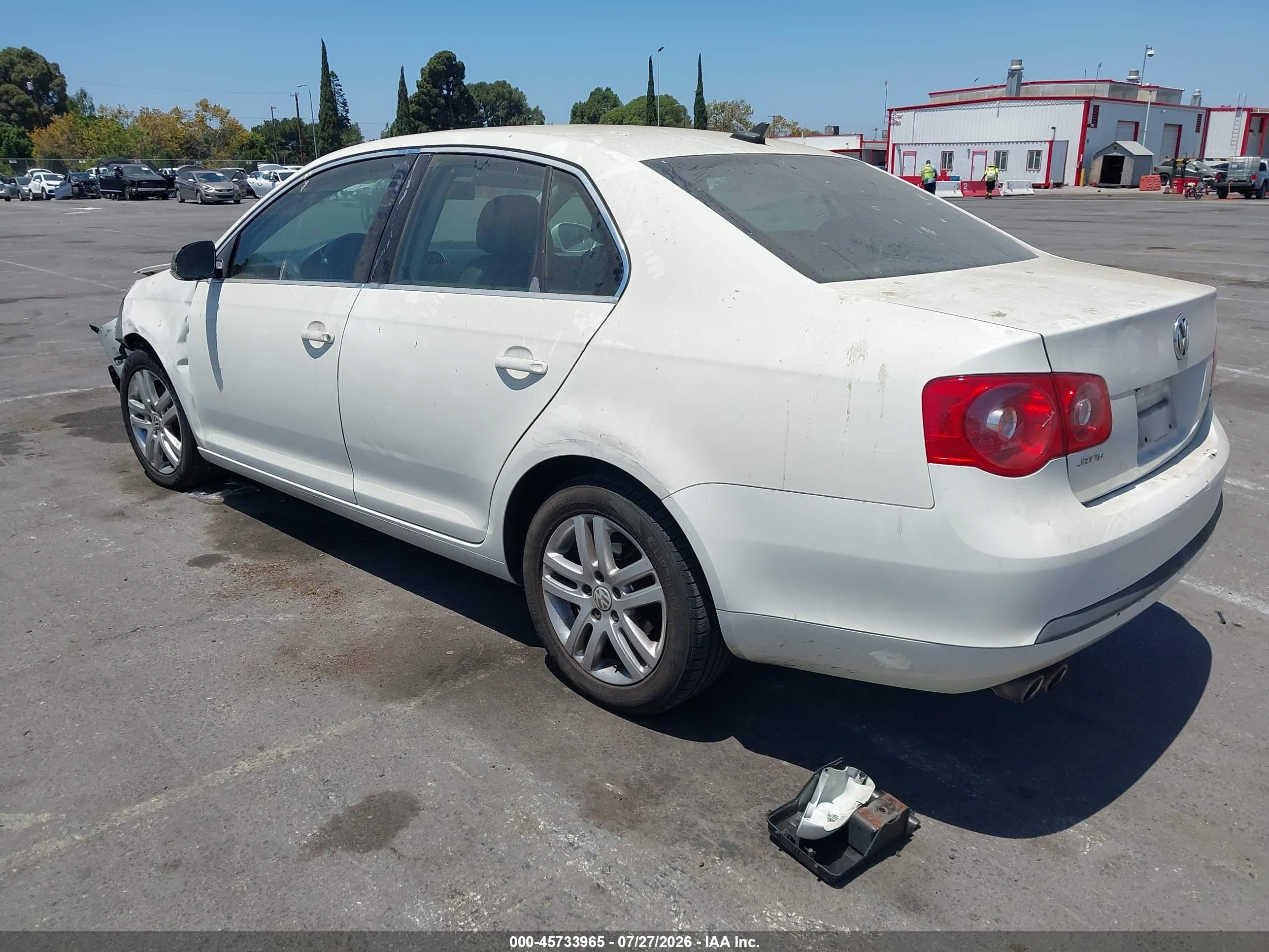 2007 Volkswagen Jetta 2.5 Белый vin: 3VWRG71K37M138440