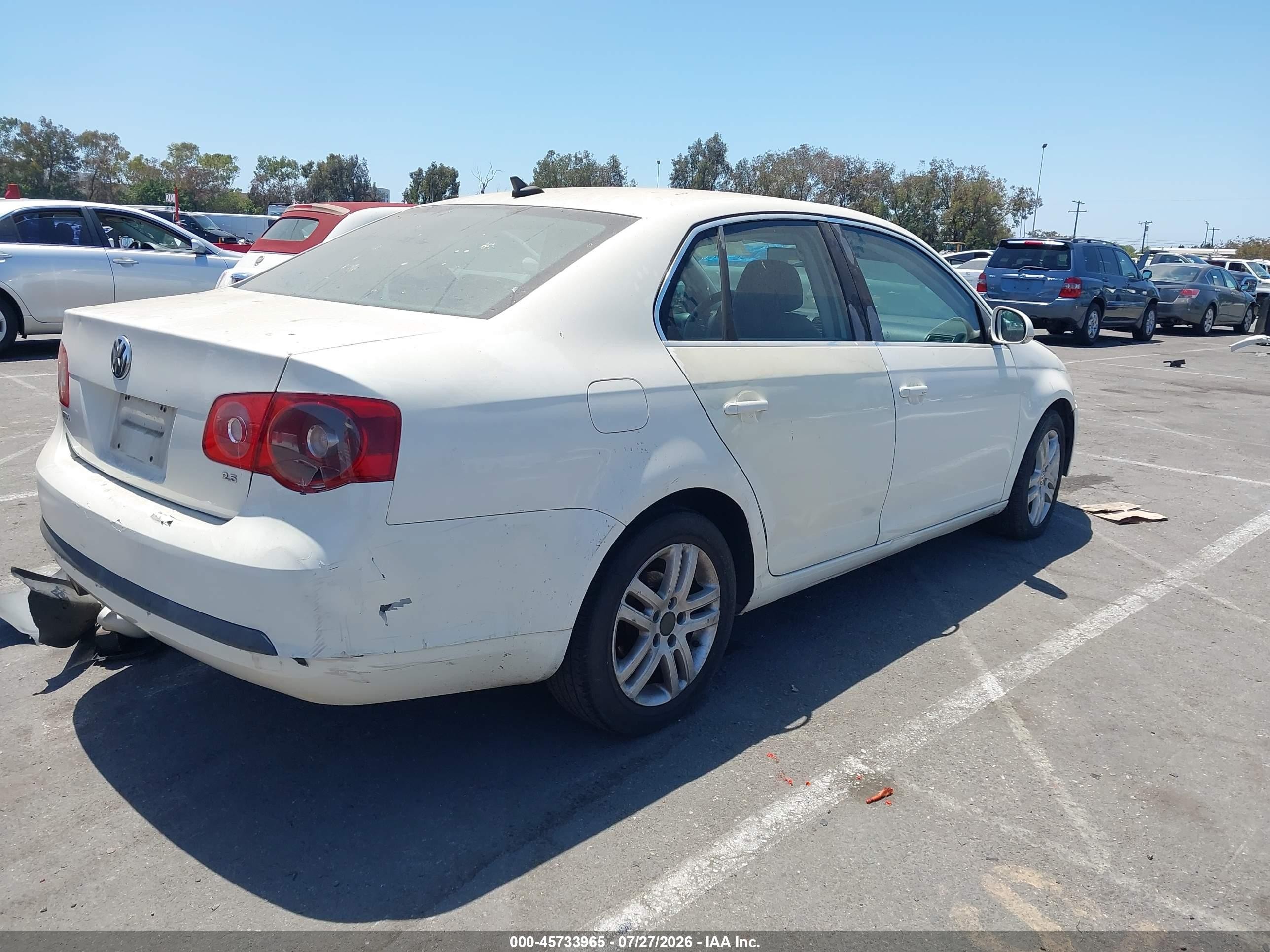 2007 Volkswagen Jetta 2.5 Белый vin: 3VWRG71K37M138440