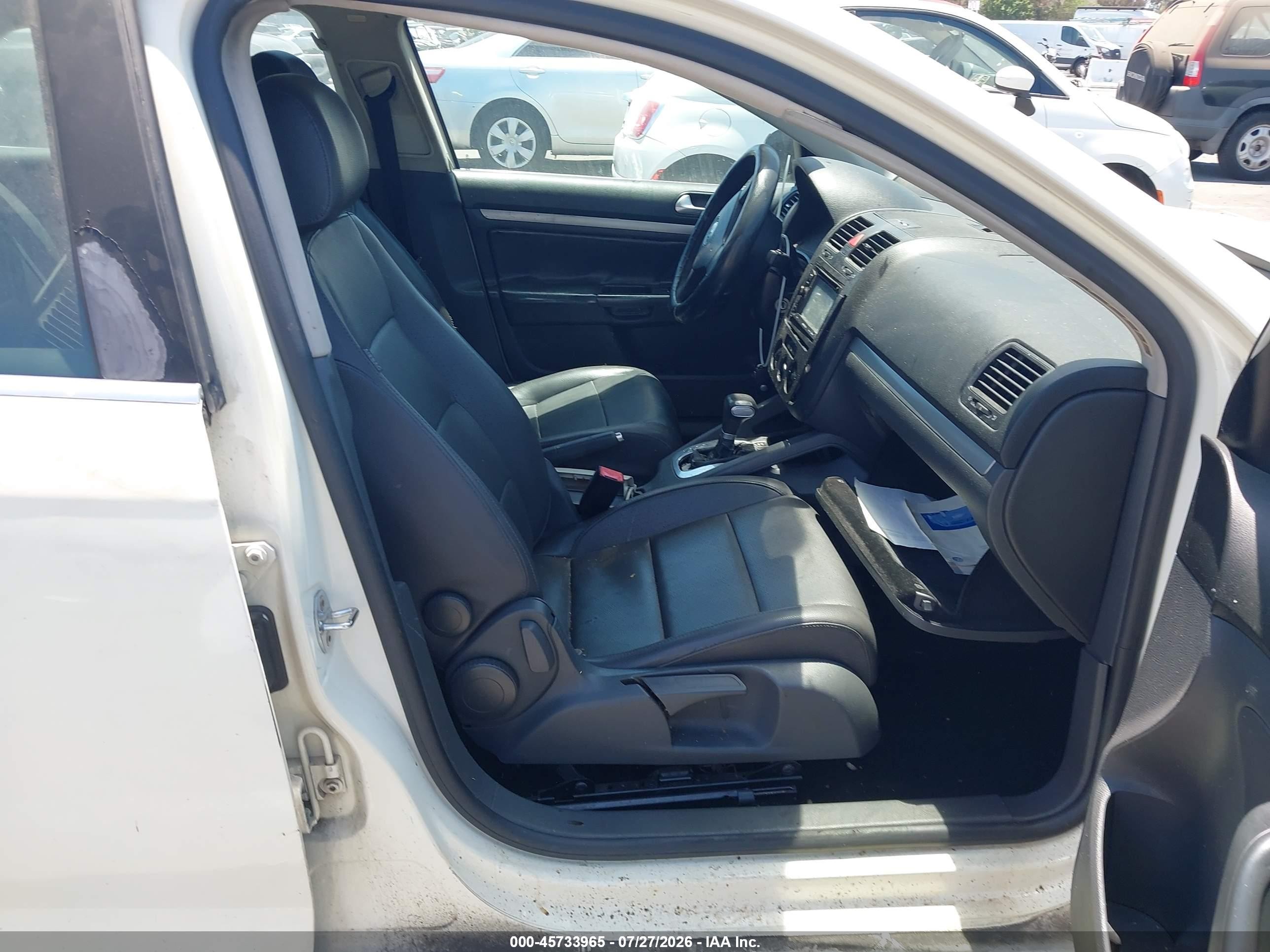 2007 Volkswagen Jetta 2.5 Белый vin: 3VWRG71K37M138440