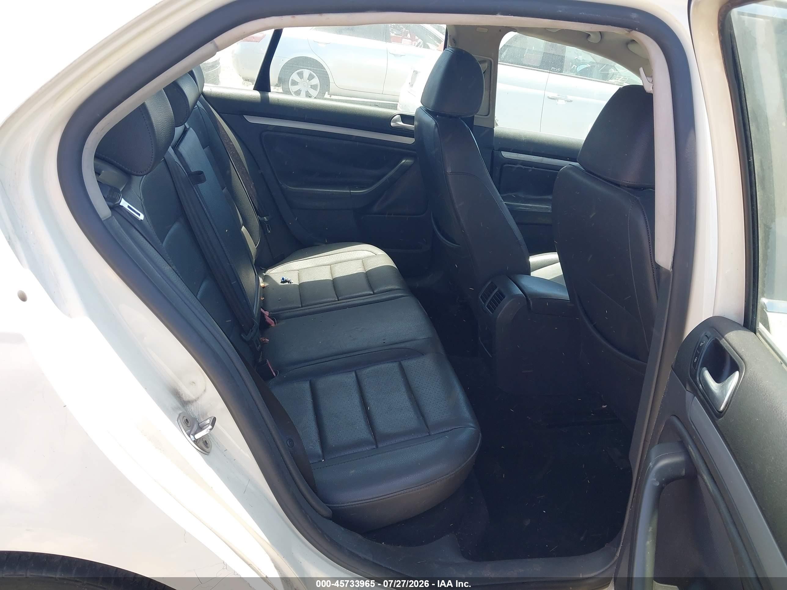 2007 Volkswagen Jetta 2.5 Белый vin: 3VWRG71K37M138440