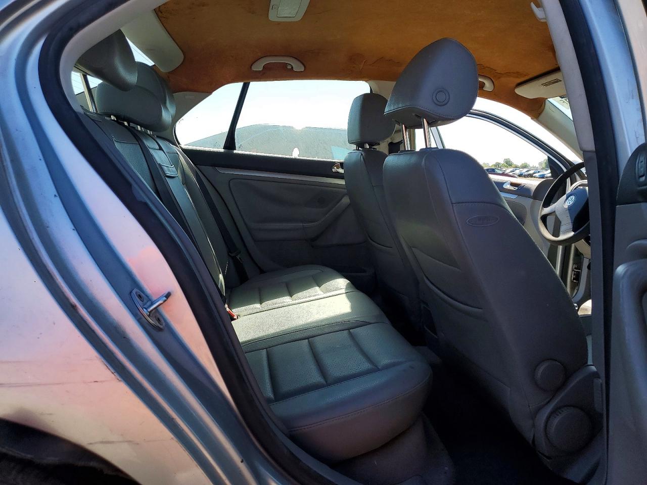 2005 Volkswagen New Jetta 2.5 Silver vin: 3VWRG71K45M647661