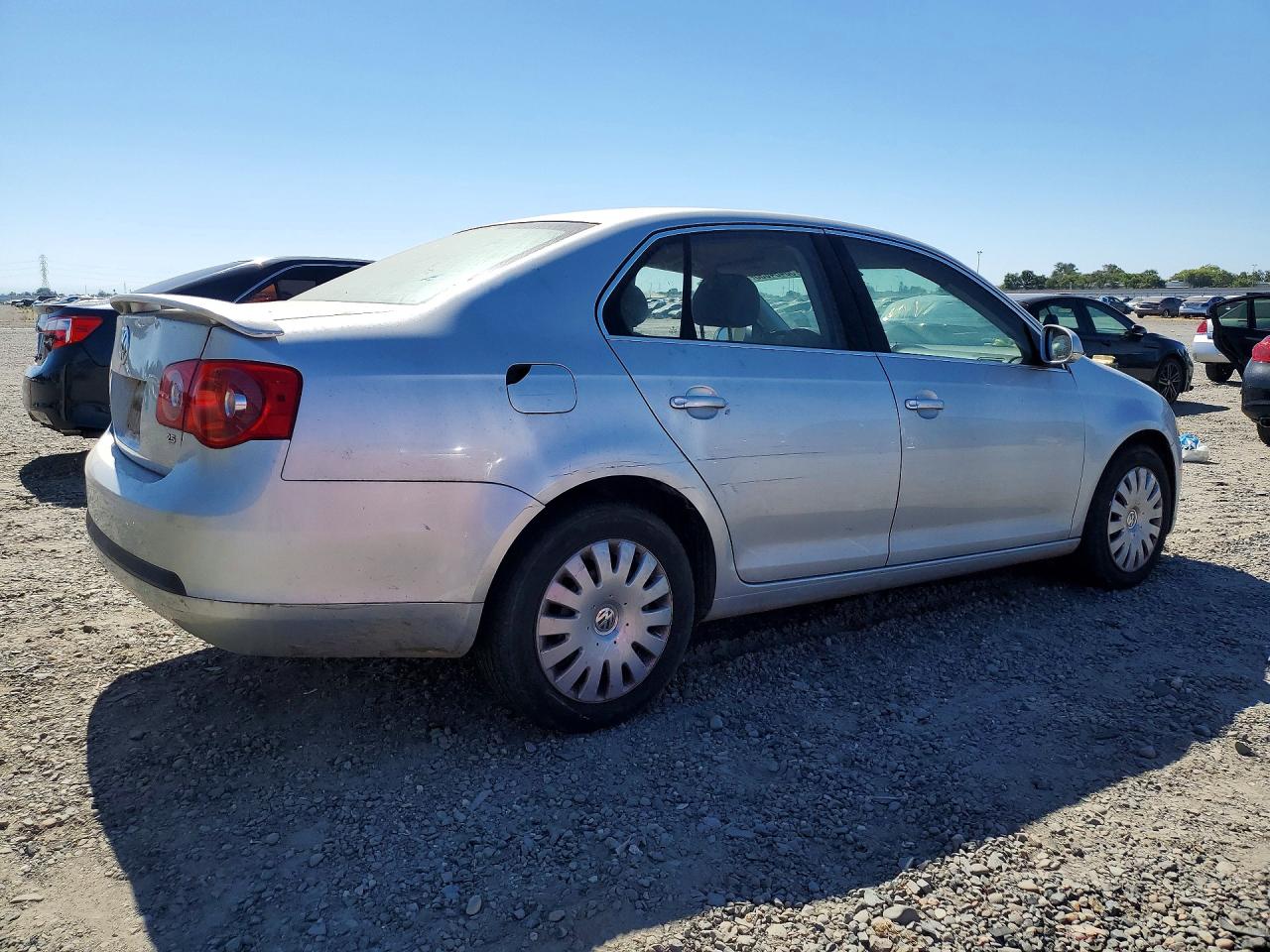 2005 Volkswagen New Jetta 2.5 Silver vin: 3VWRG71K45M647661