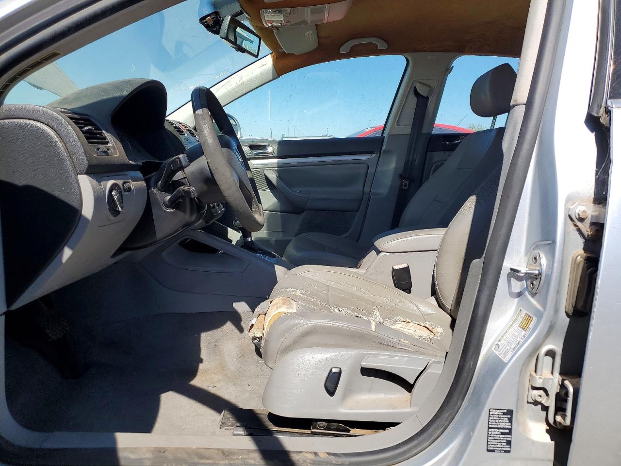 2005 Volkswagen New Jetta 2.5 Silver vin: 3VWRG71K45M647661