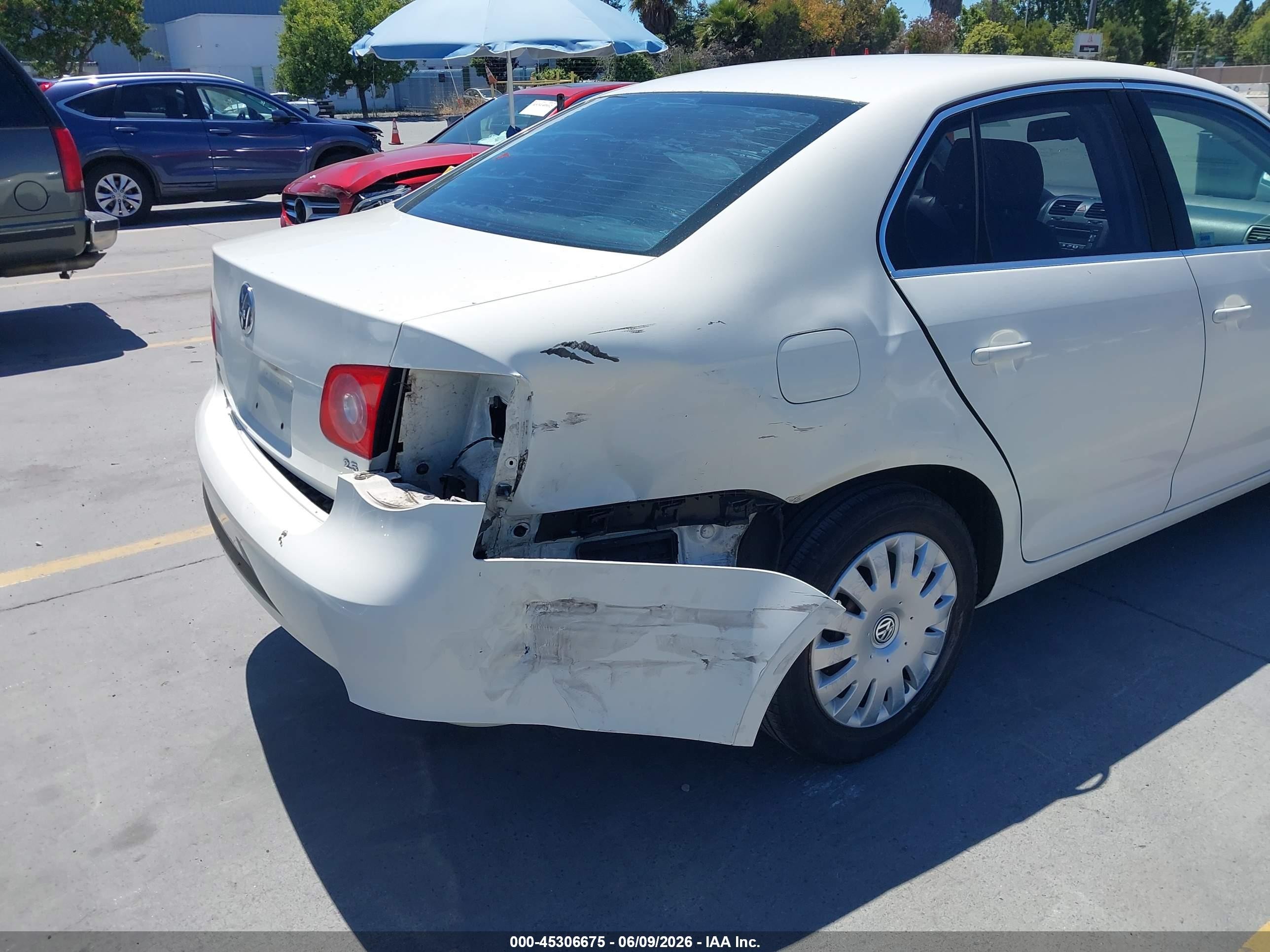 2005 Volkswagen Jetta 2.5 White vin: 3VWRG71K65M614712