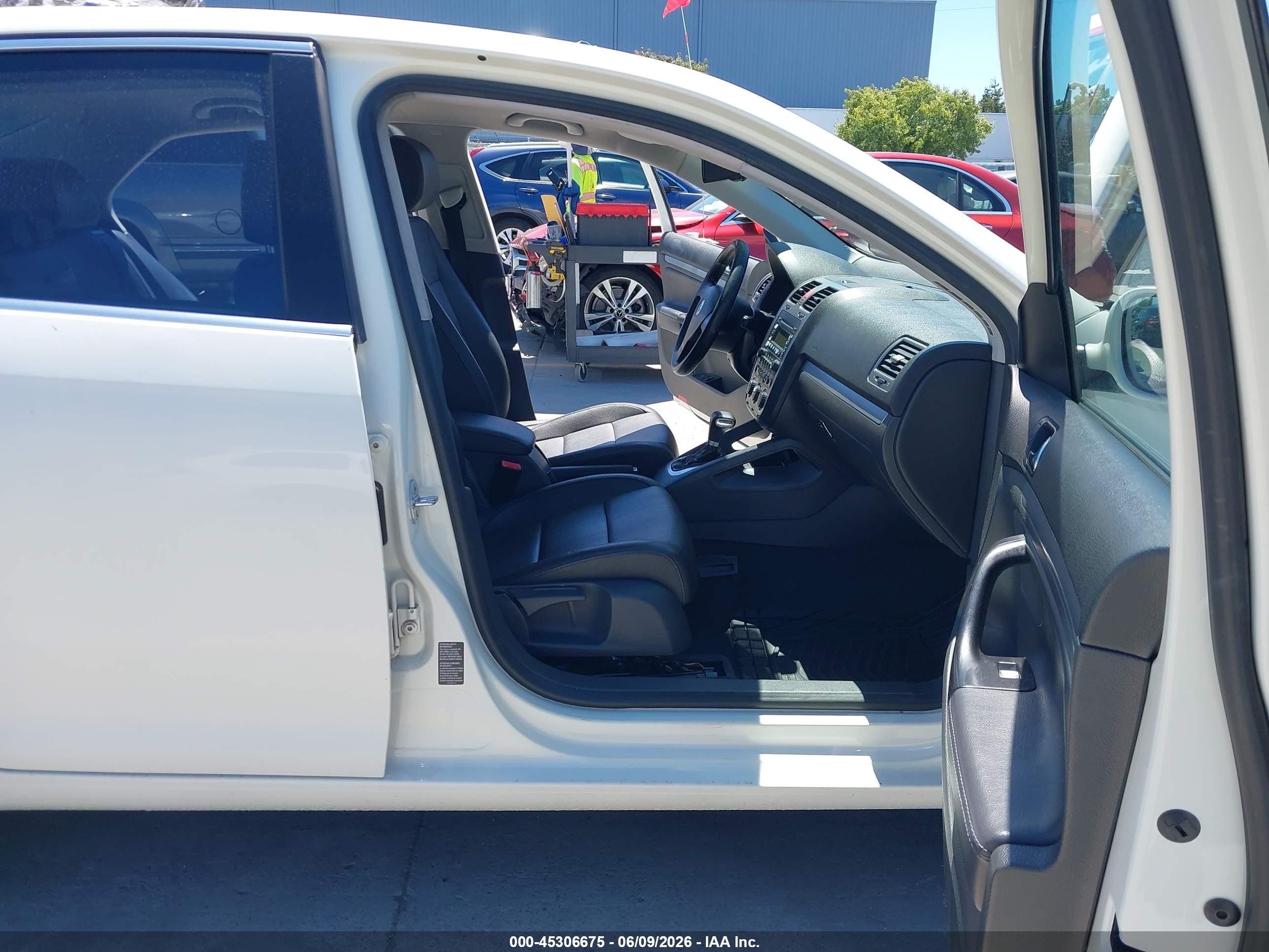 2005 Volkswagen Jetta 2.5 White vin: 3VWRG71K65M614712