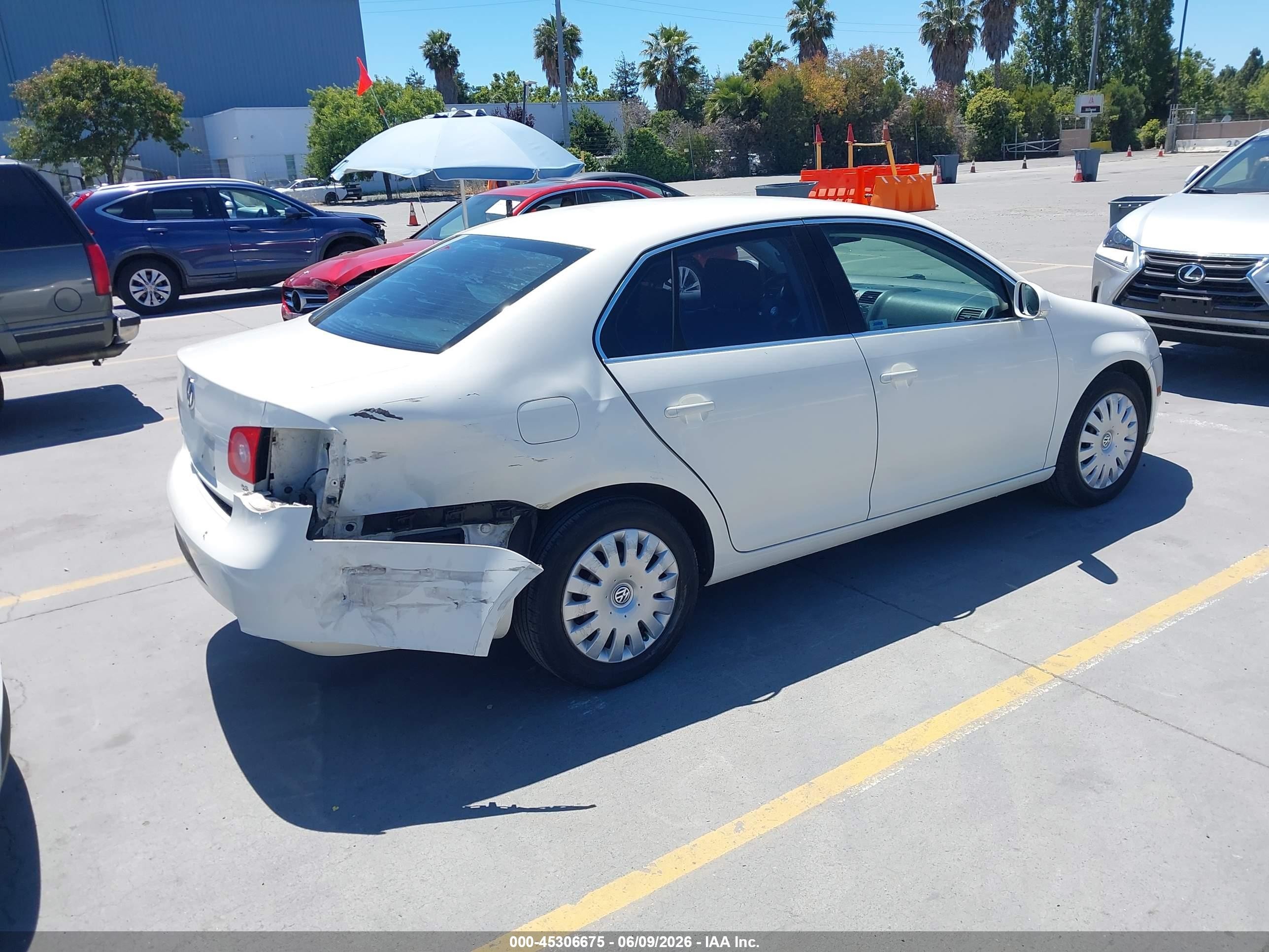 2005 Volkswagen Jetta 2.5 White vin: 3VWRG71K65M614712