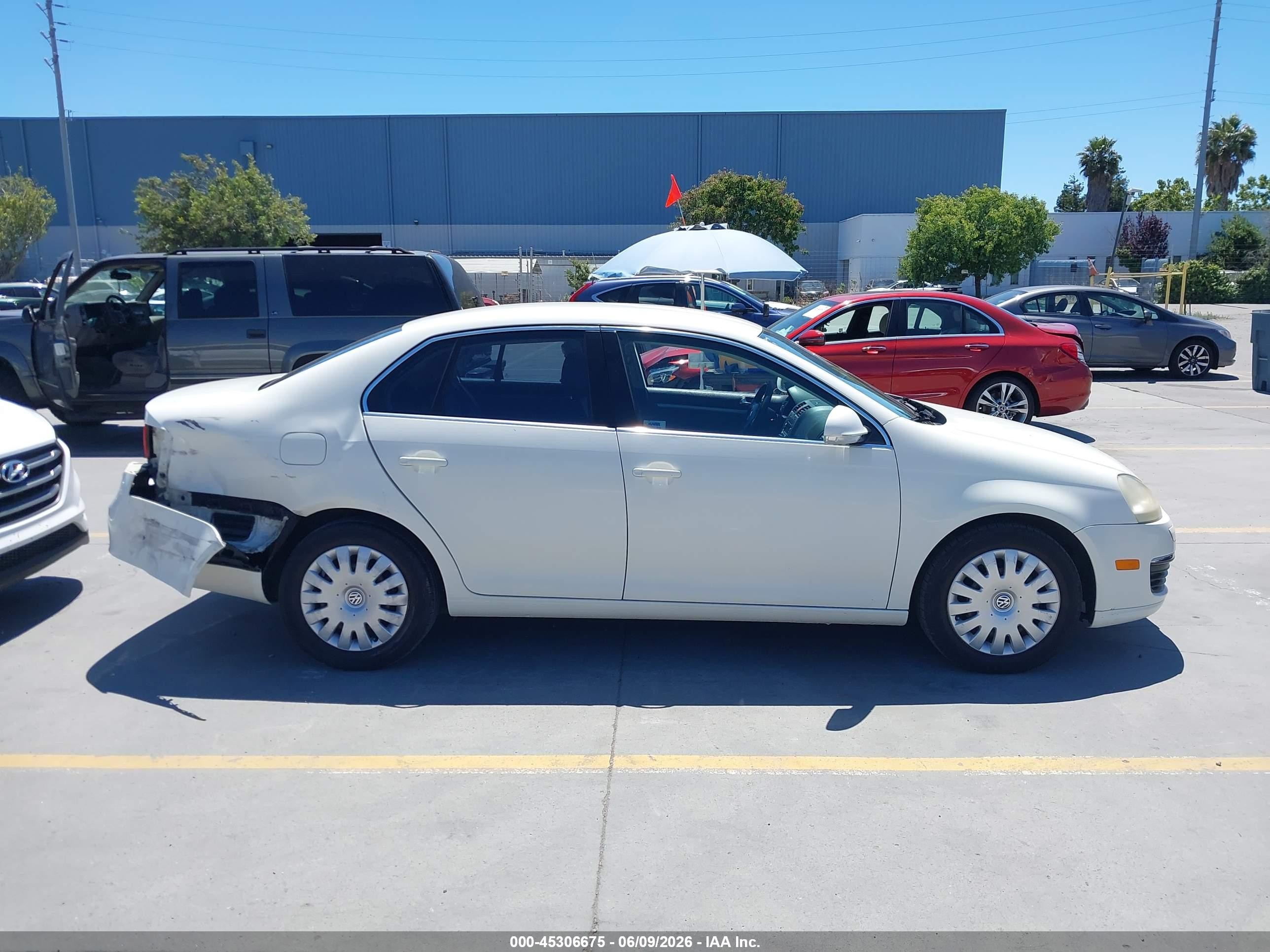 2005 Volkswagen Jetta 2.5 White vin: 3VWRG71K65M614712