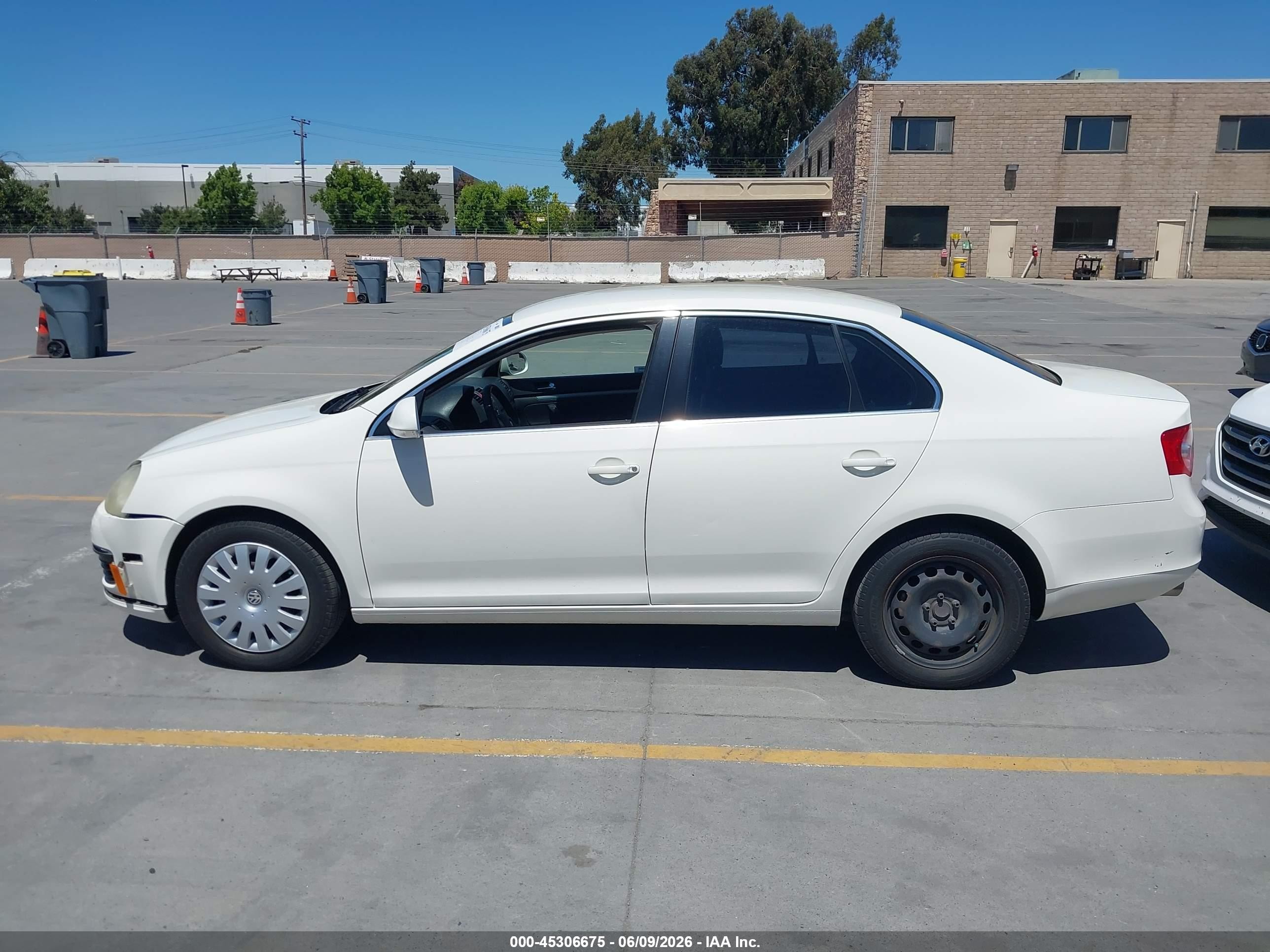 2005 Volkswagen Jetta 2.5 White vin: 3VWRG71K65M614712
