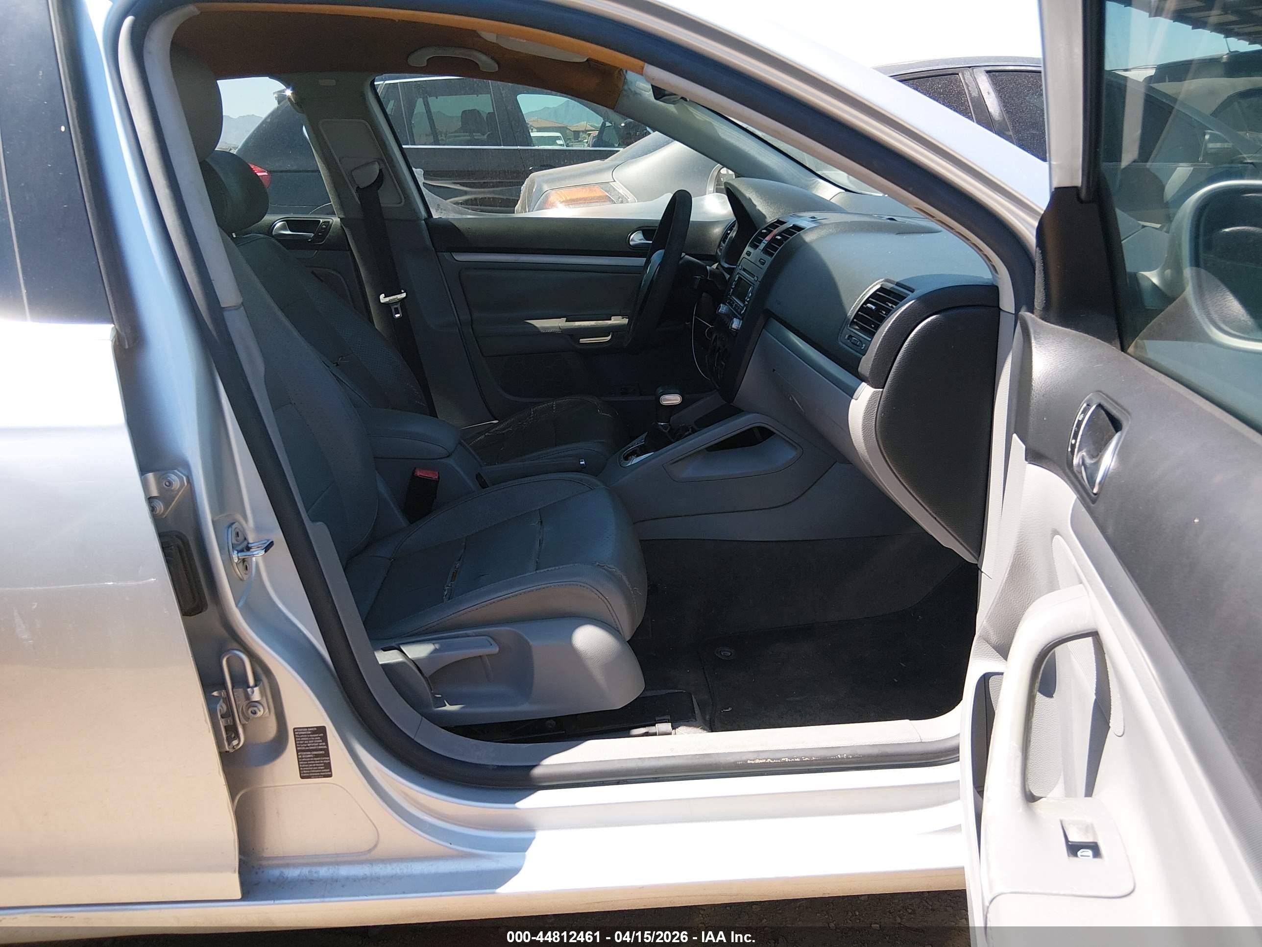 2006 Volkswagen Jetta 2.5 Silver vin: 3VWRG71K86M841241