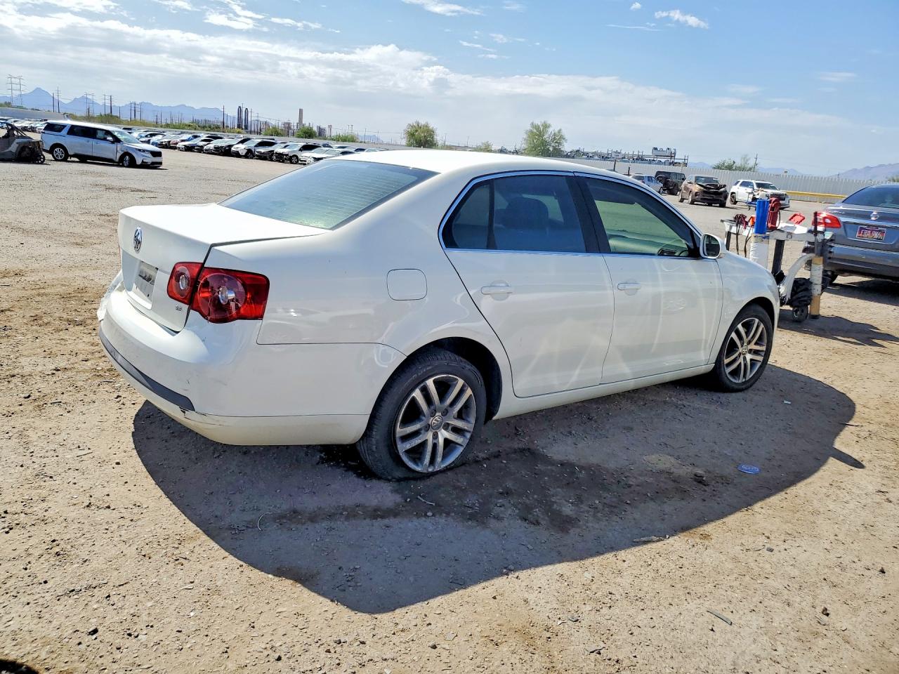 2006 Volkswagen Jetta 2.5 Белый vin: 3VWRG71K96M766890