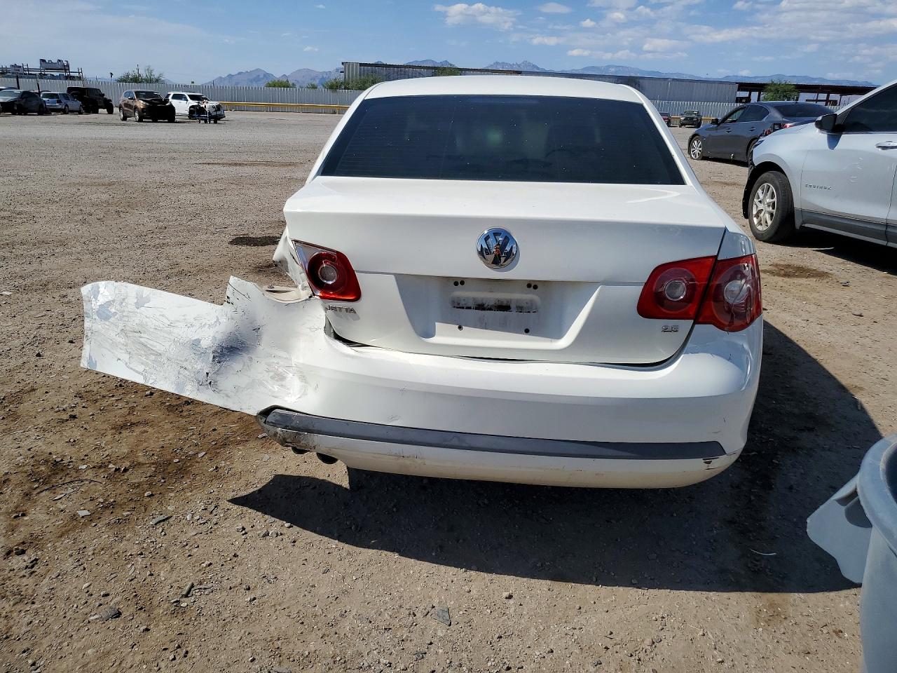 2006 Volkswagen Jetta 2.5 Белый vin: 3VWRG71K96M766890