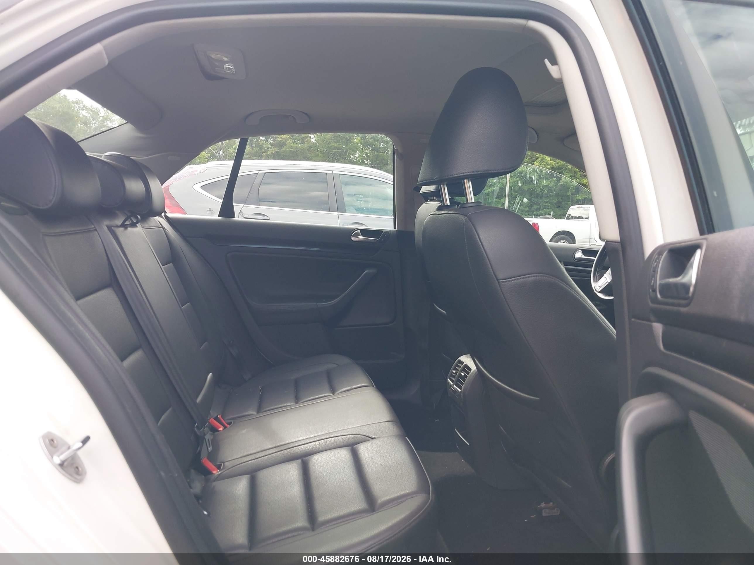 2010 Volkswagen Jetta Wolfsburg Edition White vin: 3VWRJ7AJ8AM151622