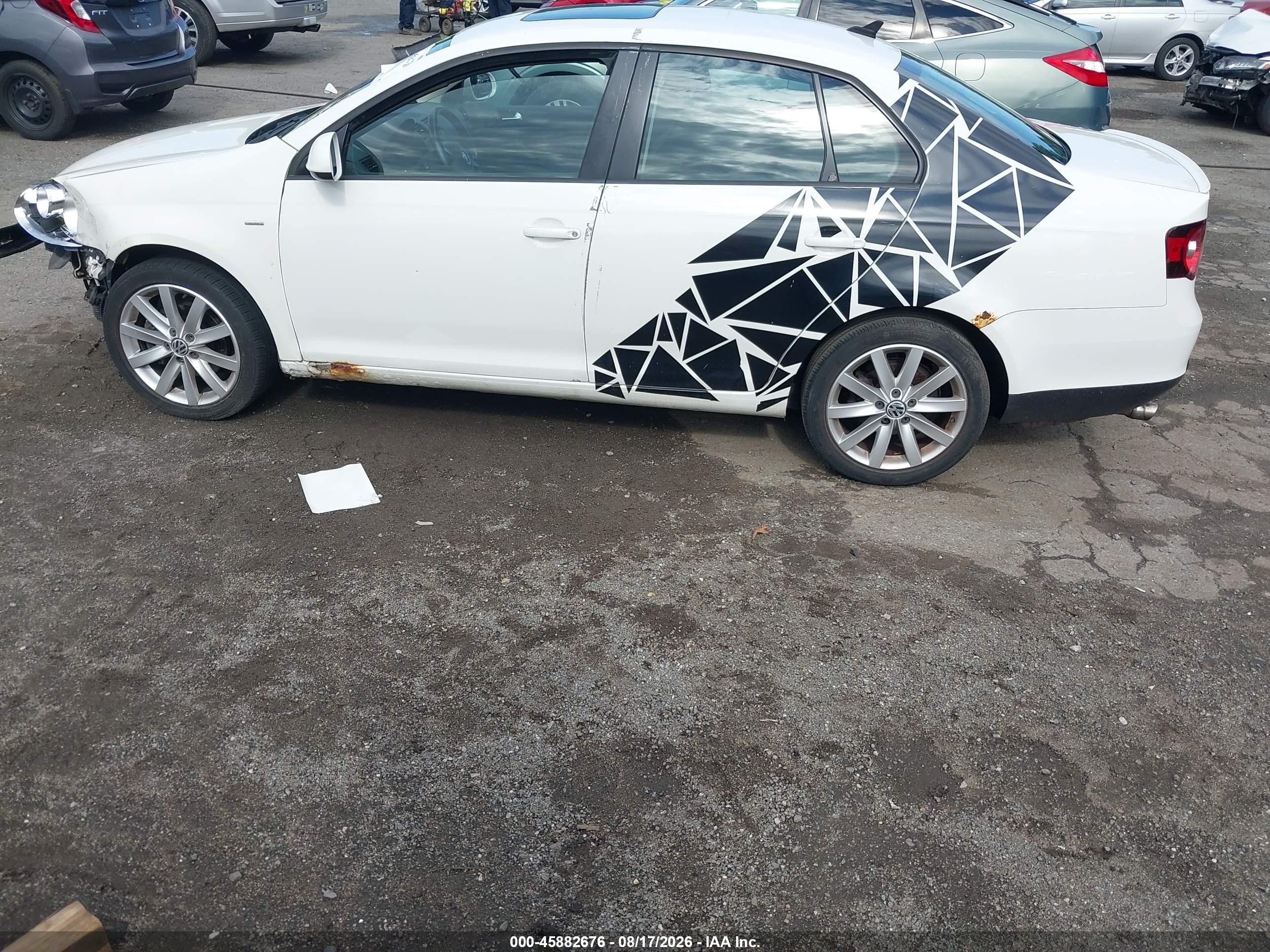 2010 Volkswagen Jetta Wolfsburg Edition White vin: 3VWRJ7AJ8AM151622