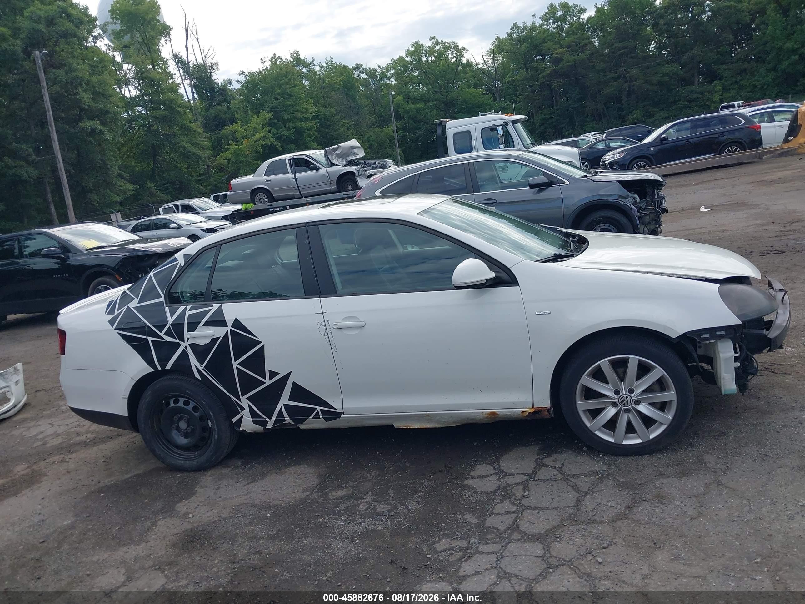 2010 Volkswagen Jetta Wolfsburg Edition White vin: 3VWRJ7AJ8AM151622