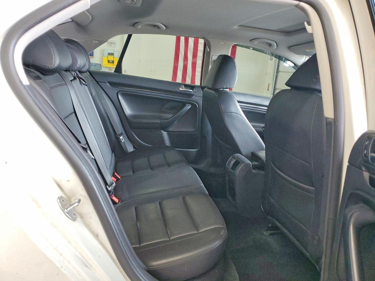 2010 Volkswagen Jetta Tdi White vin: 3VWRL7AJ0AM153732