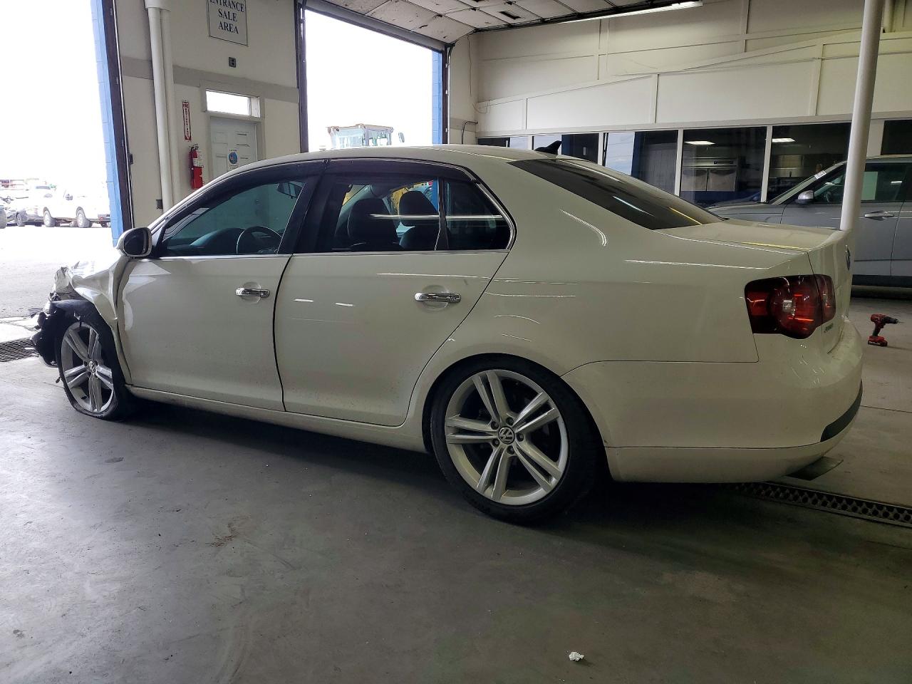 2010 Volkswagen Jetta Tdi White vin: 3VWRL7AJ0AM153732