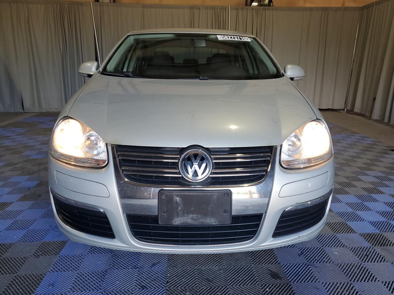 2010 Volkswagen Jetta Tdi Silver vin: 3VWRL7AJ0AM171292 Damage: Front Bumper, Dent(S) W/ Paint Dmg, 5 To 6 Inches