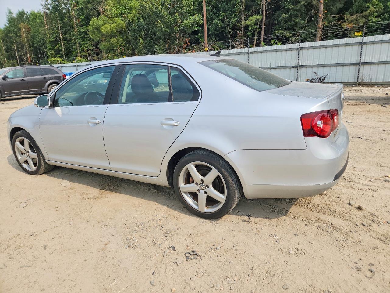 2010 Volkswagen Jetta Tdi Серебряный vin: 3VWRL7AJ5AM043811