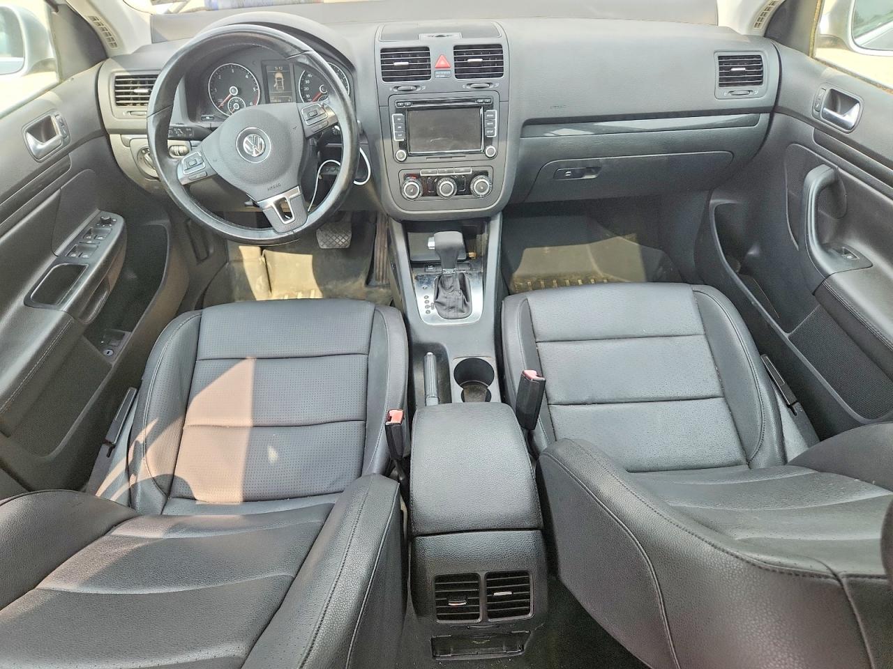 2010 Volkswagen Jetta Tdi Серебряный vin: 3VWRL7AJ5AM043811