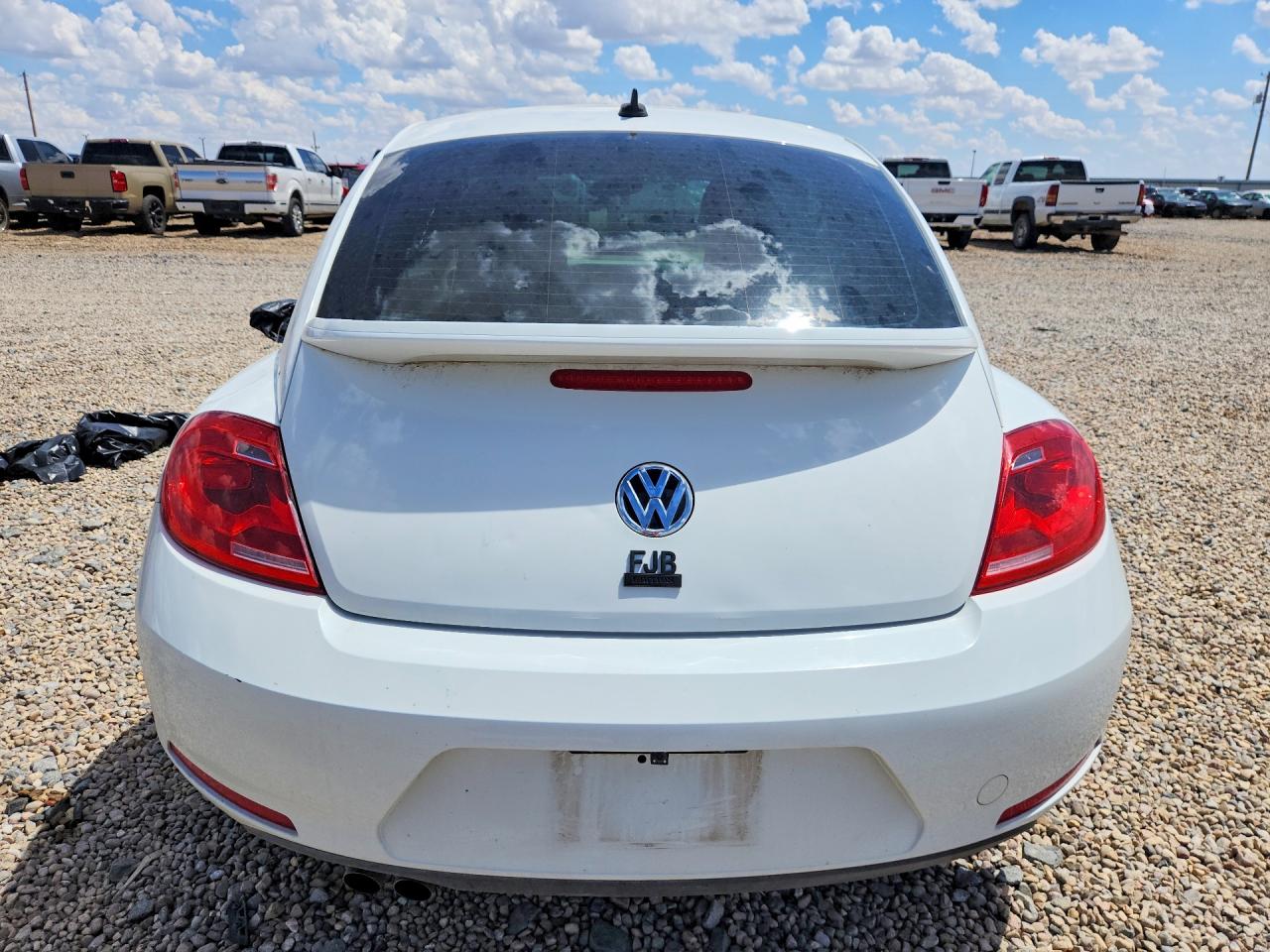 2014 Volkswagen Beetle White vin: 3VWRL7AT9EM654884