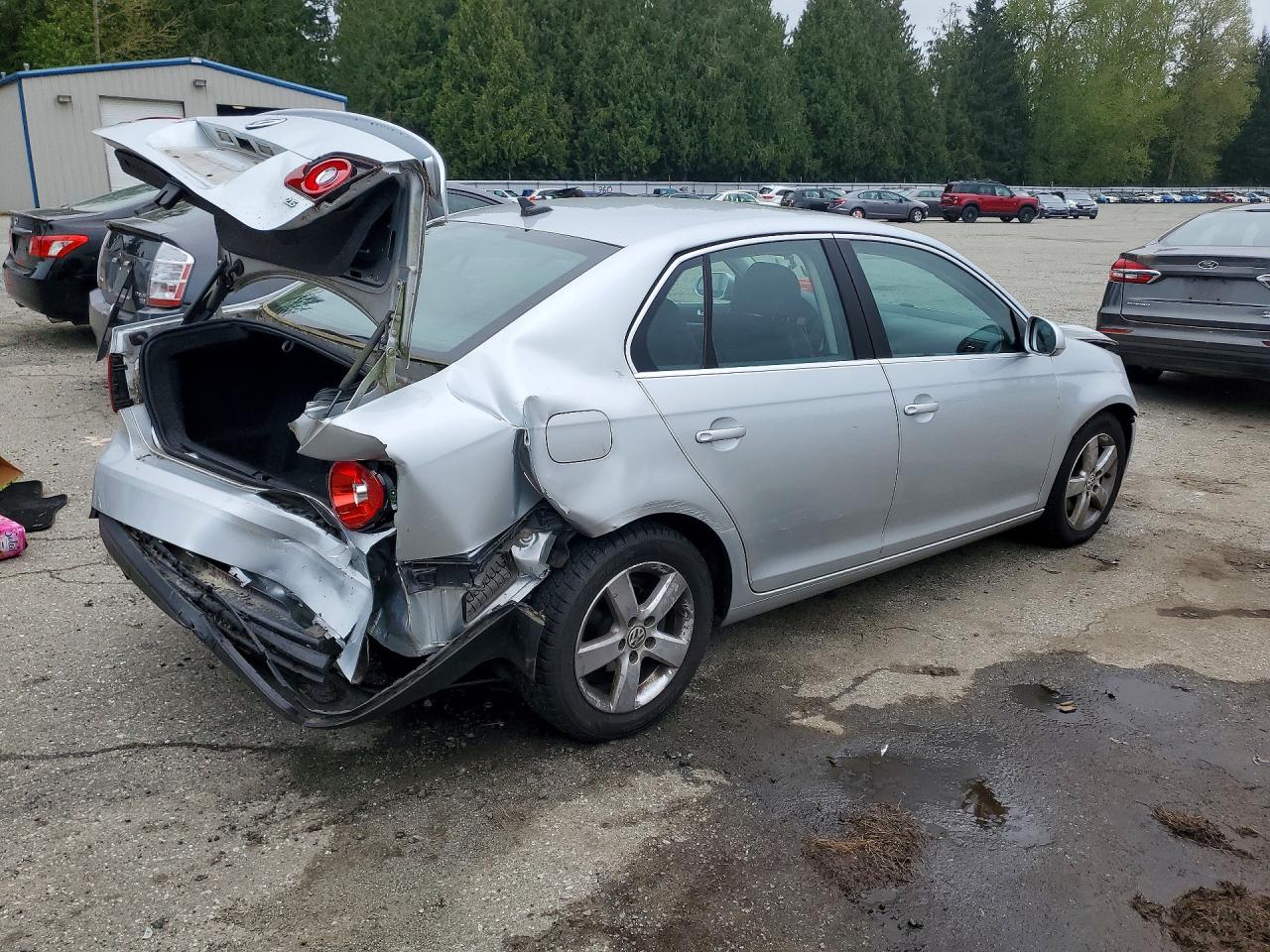 2008 Volkswagen Jetta Se Серебряный vin: 3VWRM71K18M025032