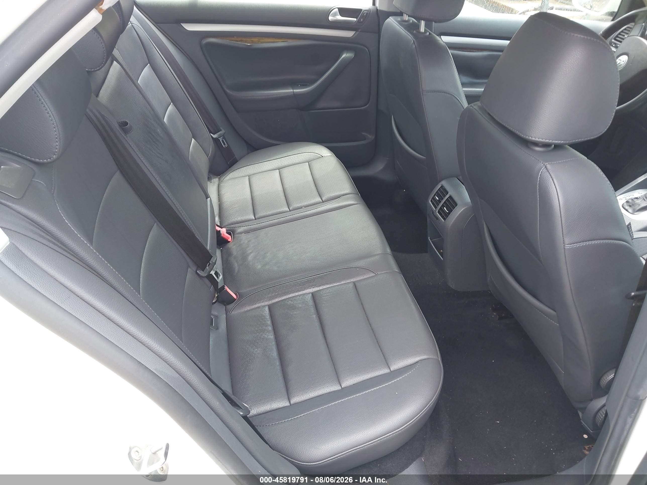 2008 Volkswagen Jetta Se White vin: 3VWRM71K18M098109