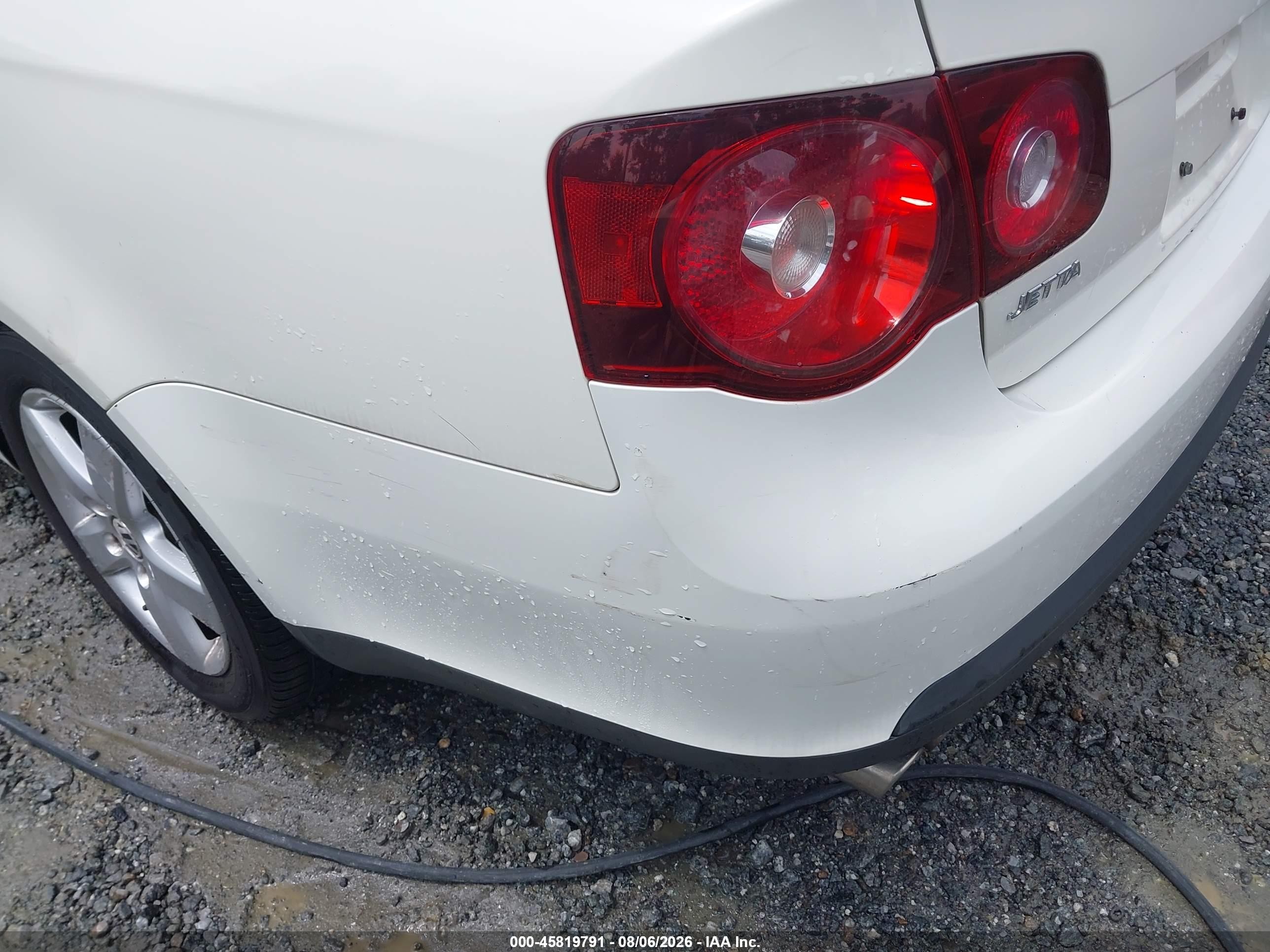 2008 Volkswagen Jetta Se White vin: 3VWRM71K18M098109