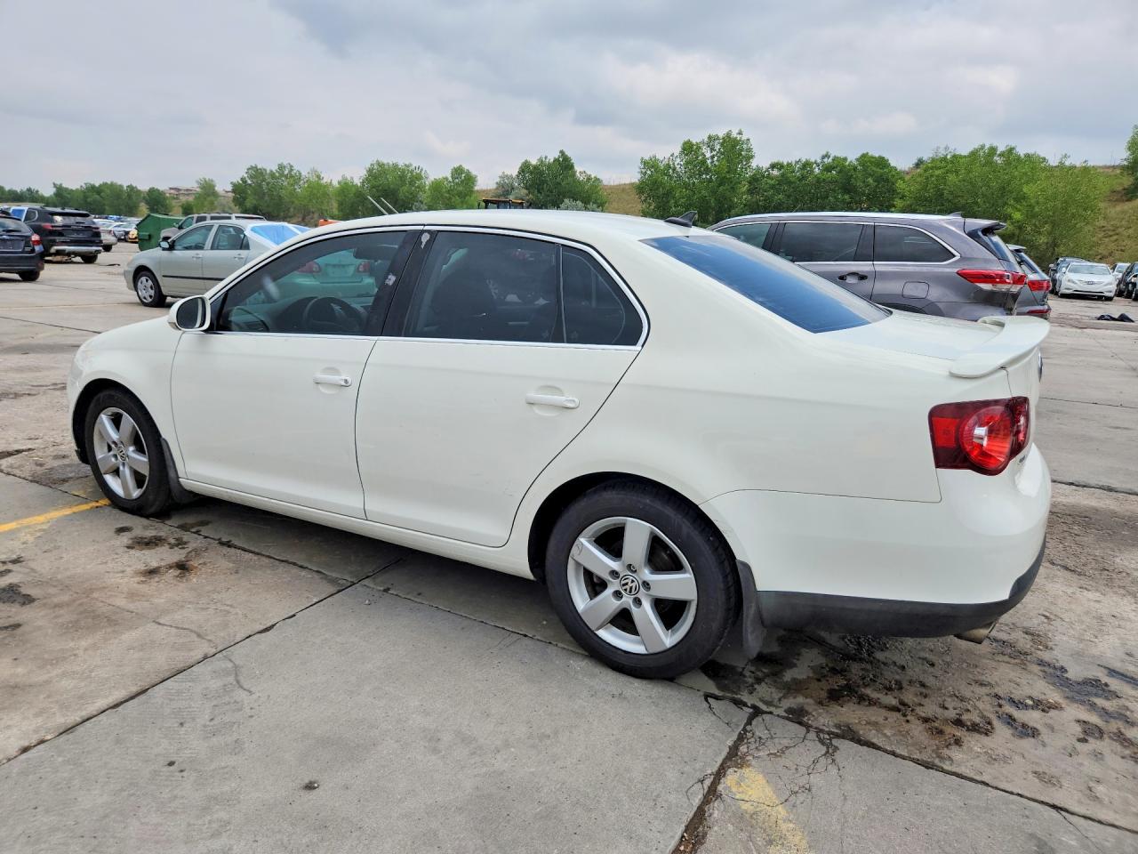 2008 Volkswagen Jetta Se White vin: 3VWRM71K18M174363