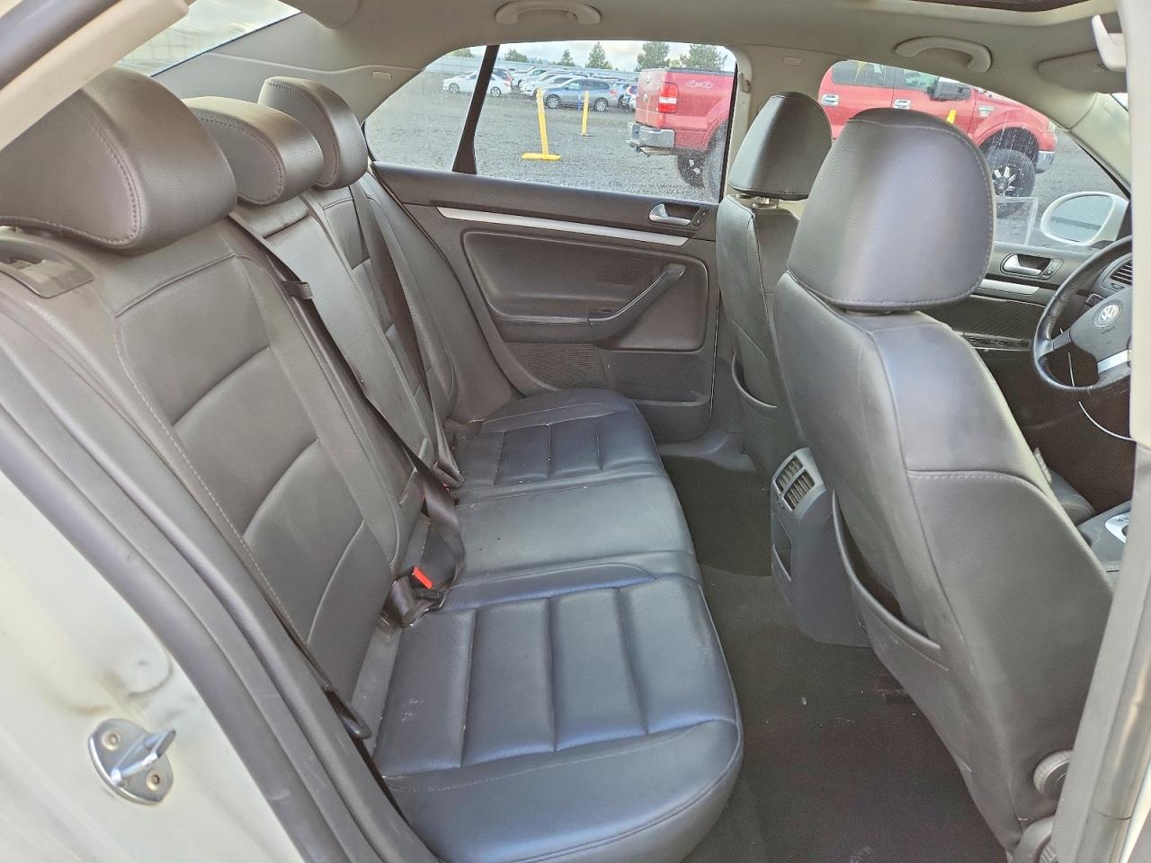 2008 Volkswagen Jetta Se White vin: 3VWRM71K28M071601