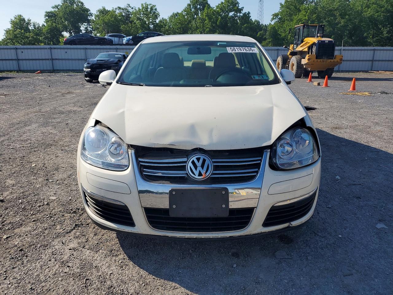 2008 Volkswagen Jetta Cream vin: 3VWRM71K28M107299