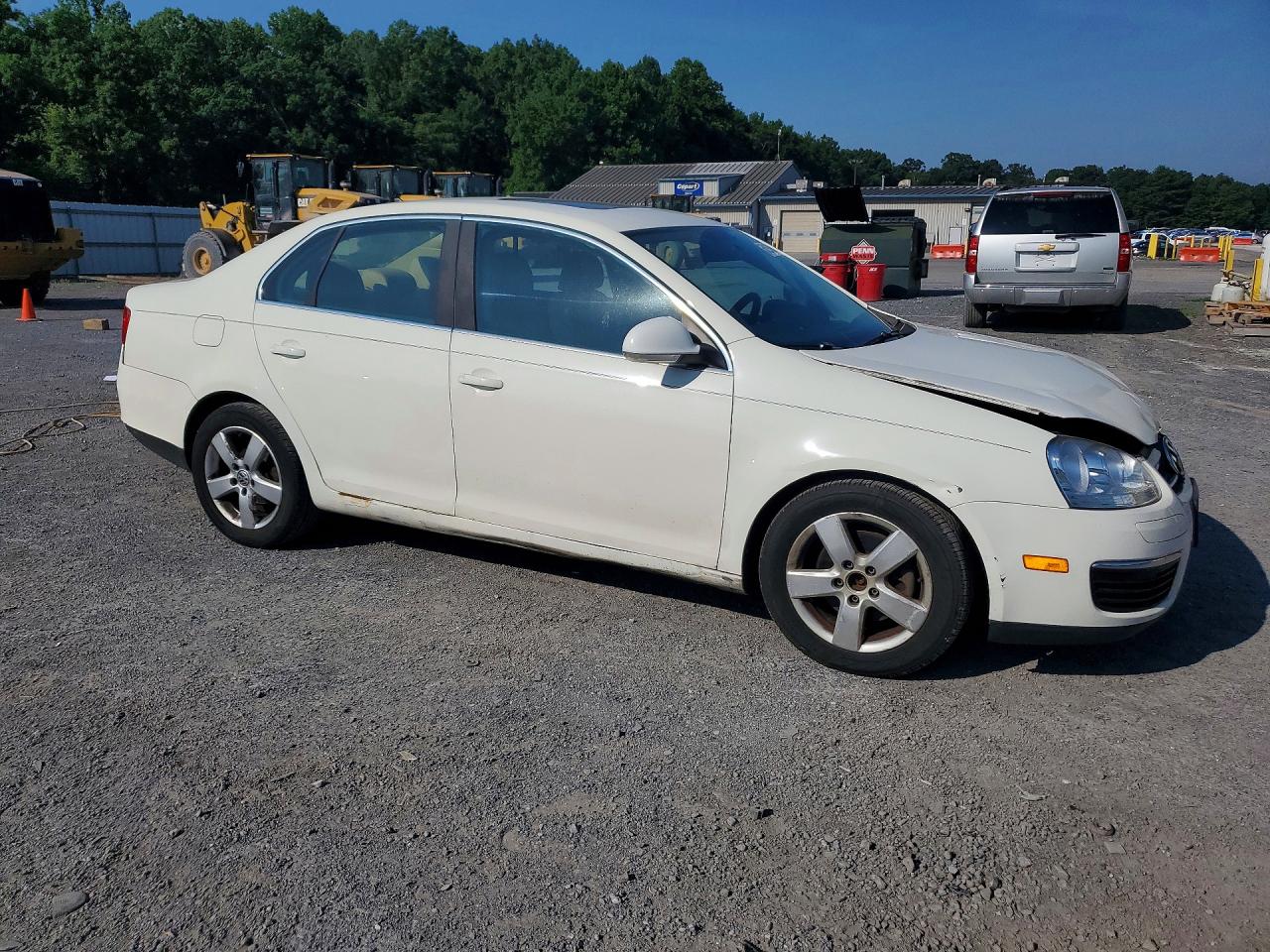 2008 Volkswagen Jetta Cream vin: 3VWRM71K28M107299