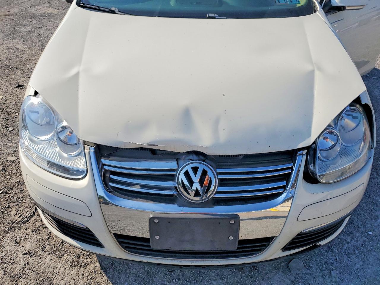 2008 Volkswagen Jetta Cream vin: 3VWRM71K28M107299