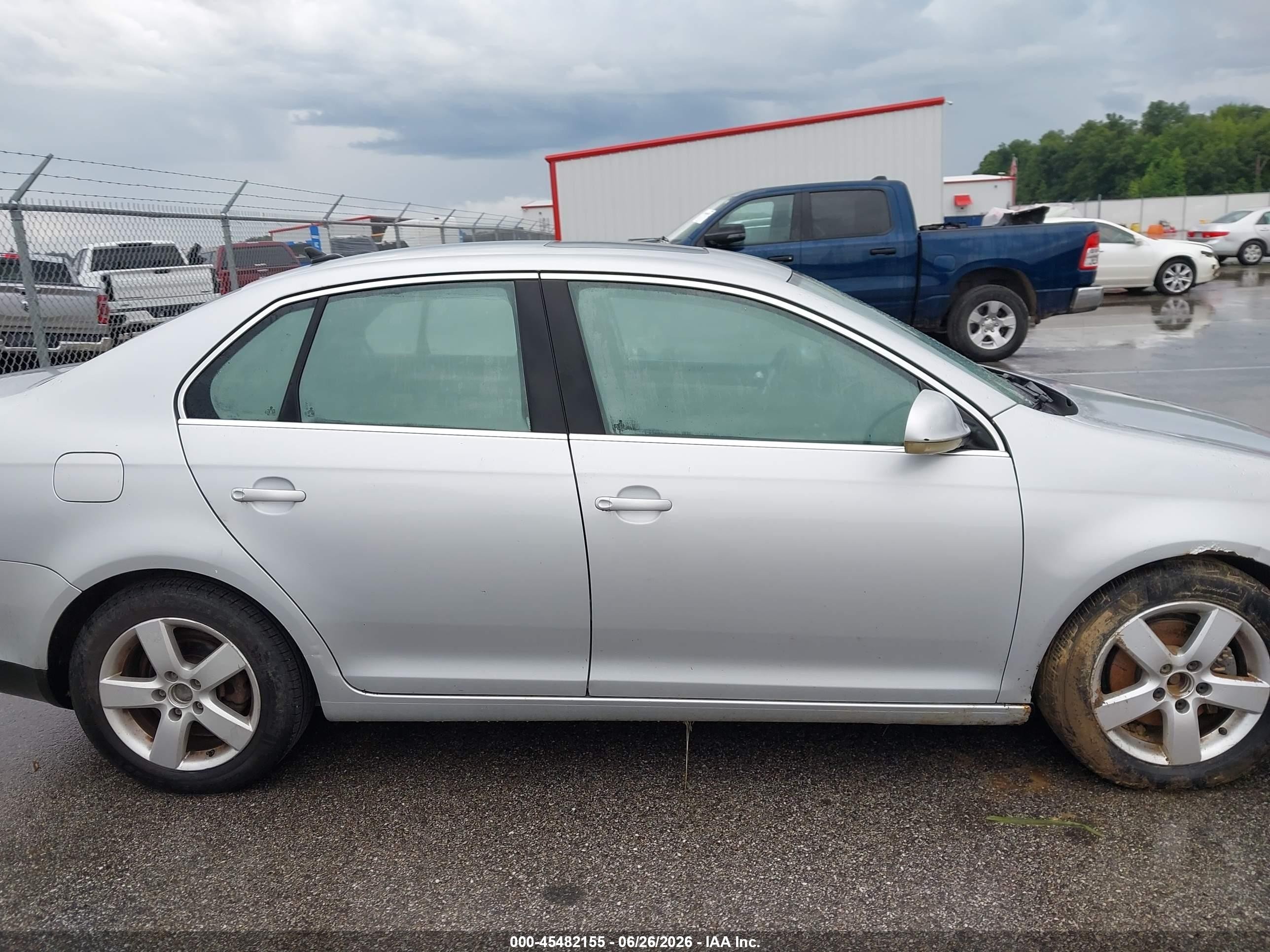2008 Volkswagen Jetta Se Silver vin: 3VWRM71K48M135735