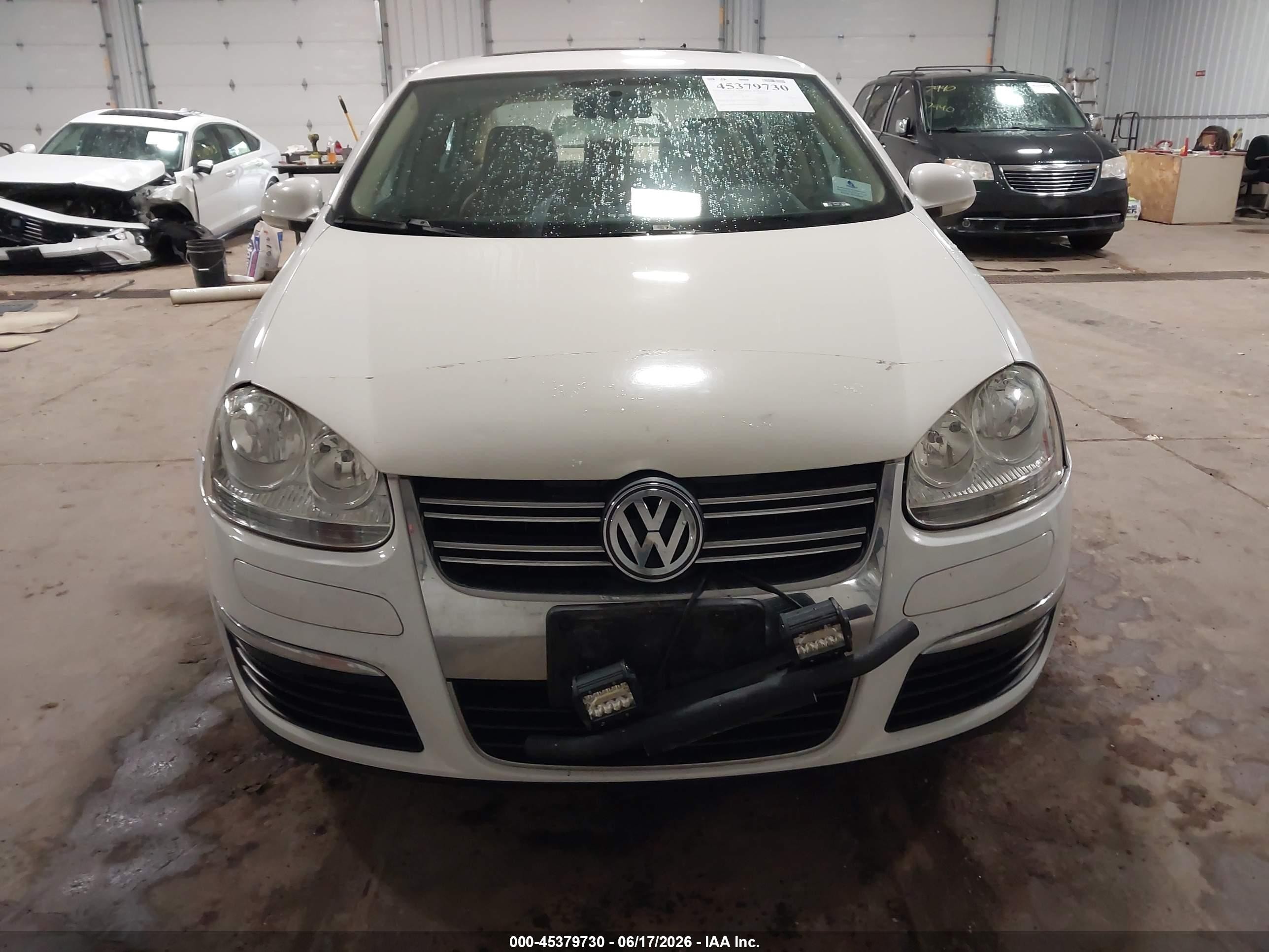 2009 Volkswagen Jetta Se/sel White vin: 3VWRM71K49M037239