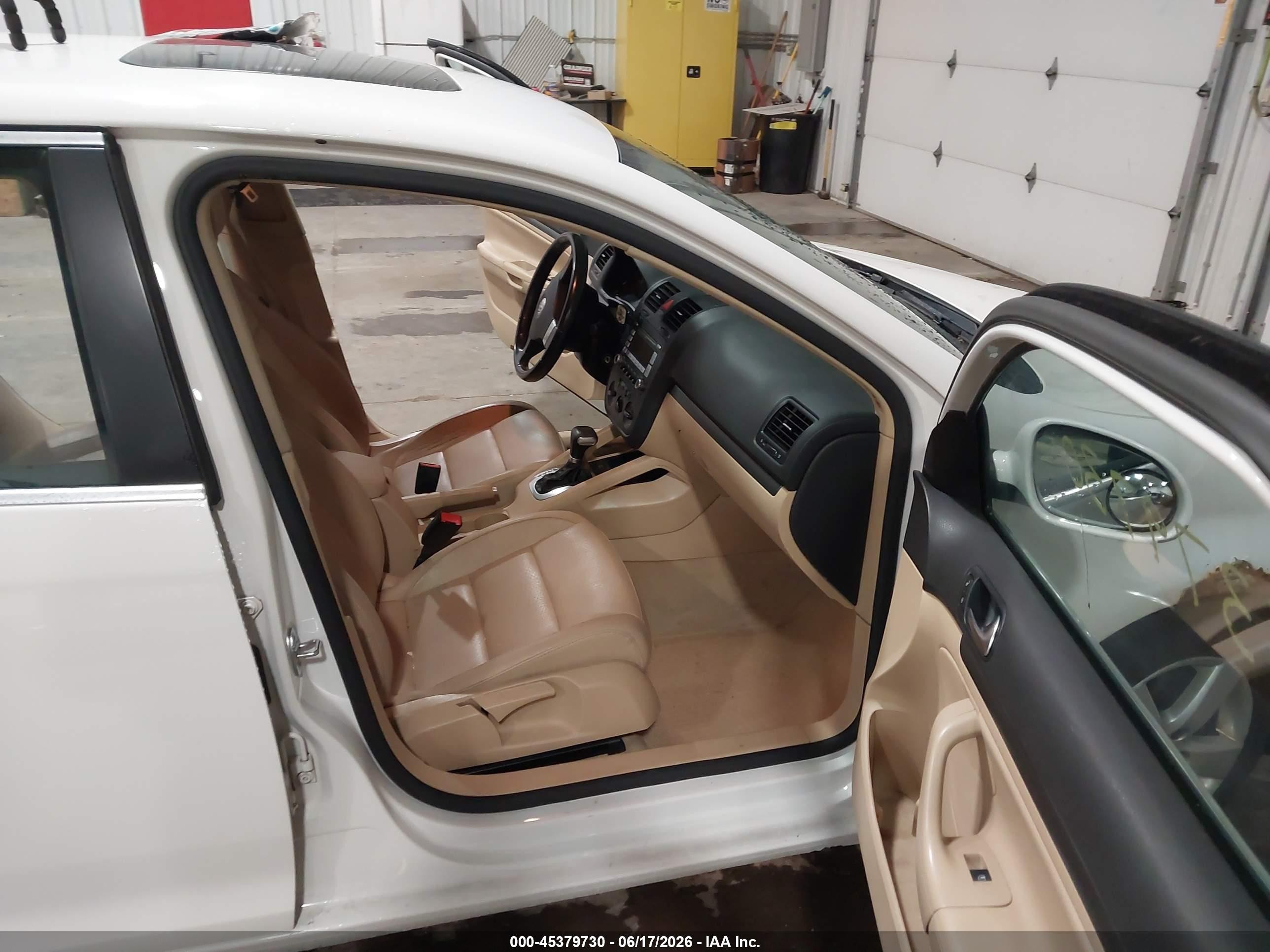 2009 Volkswagen Jetta Se/sel White vin: 3VWRM71K49M037239